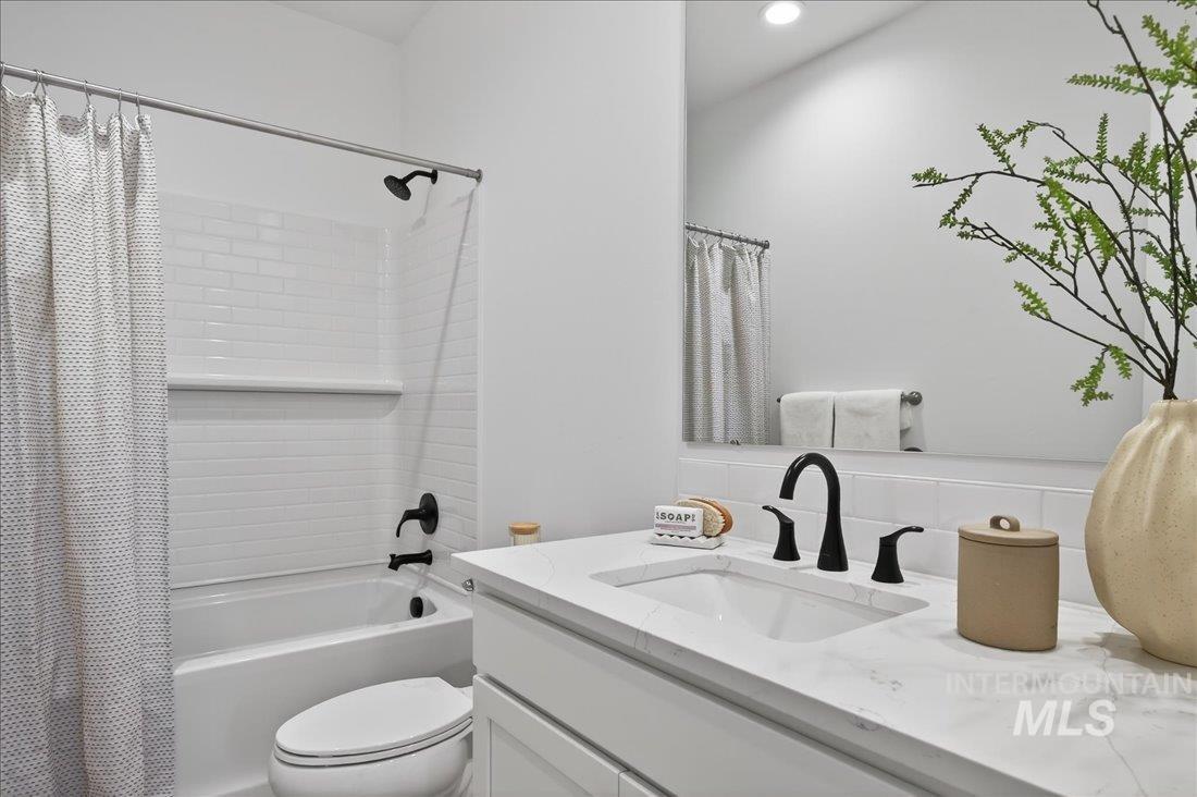 1330 W Regency Ridge Dr, Meridian, Idaho 83642, 3 Bedrooms, 2.5 Bathrooms, Residential For Sale, Price $440,000,MLS 98942712