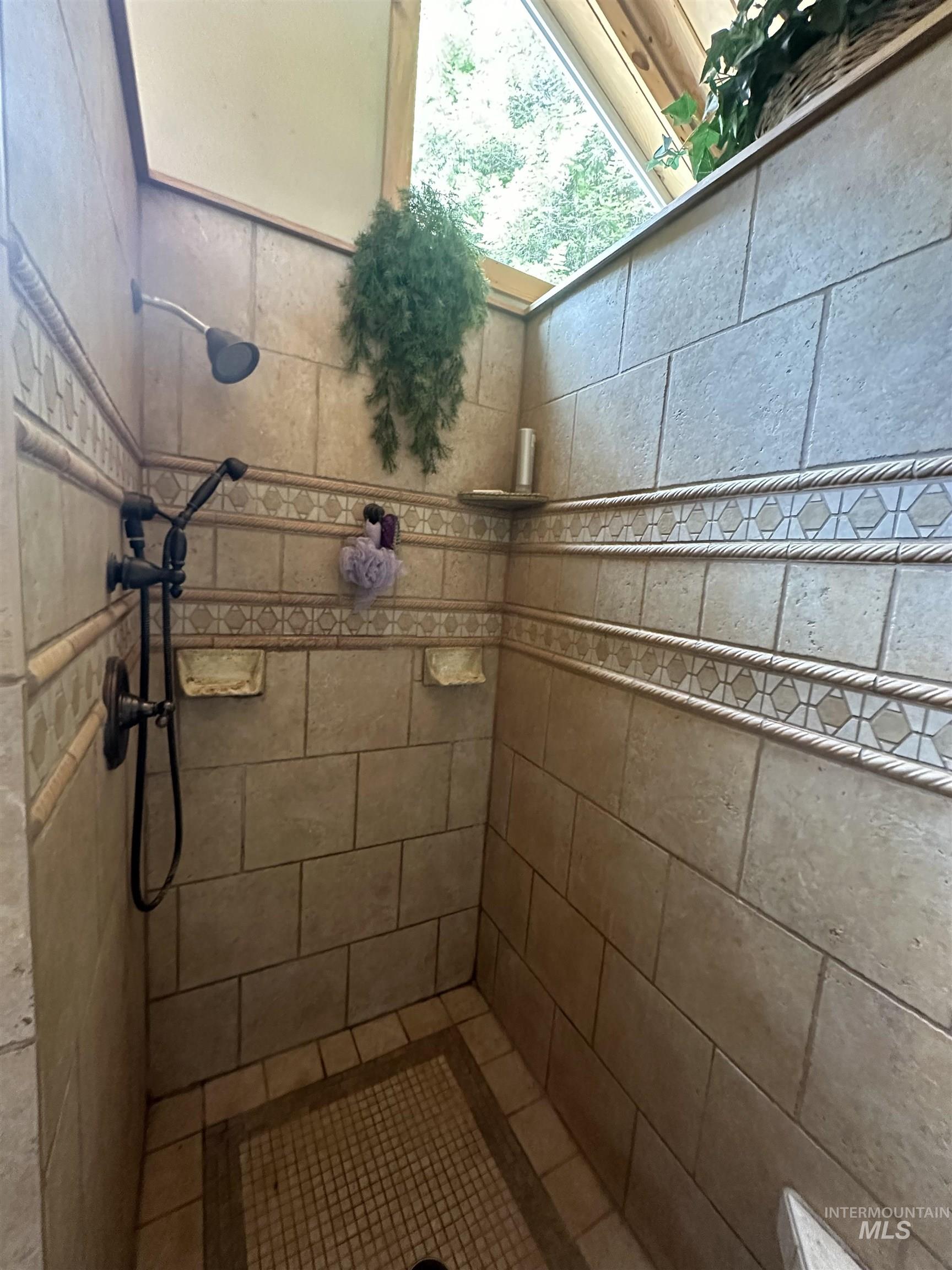 2223 Glenwood Rd, Kamiah, Idaho 83536, 2 Bedrooms, 1.5 Bathrooms, Residential For Sale, Price $439,000, 98942744