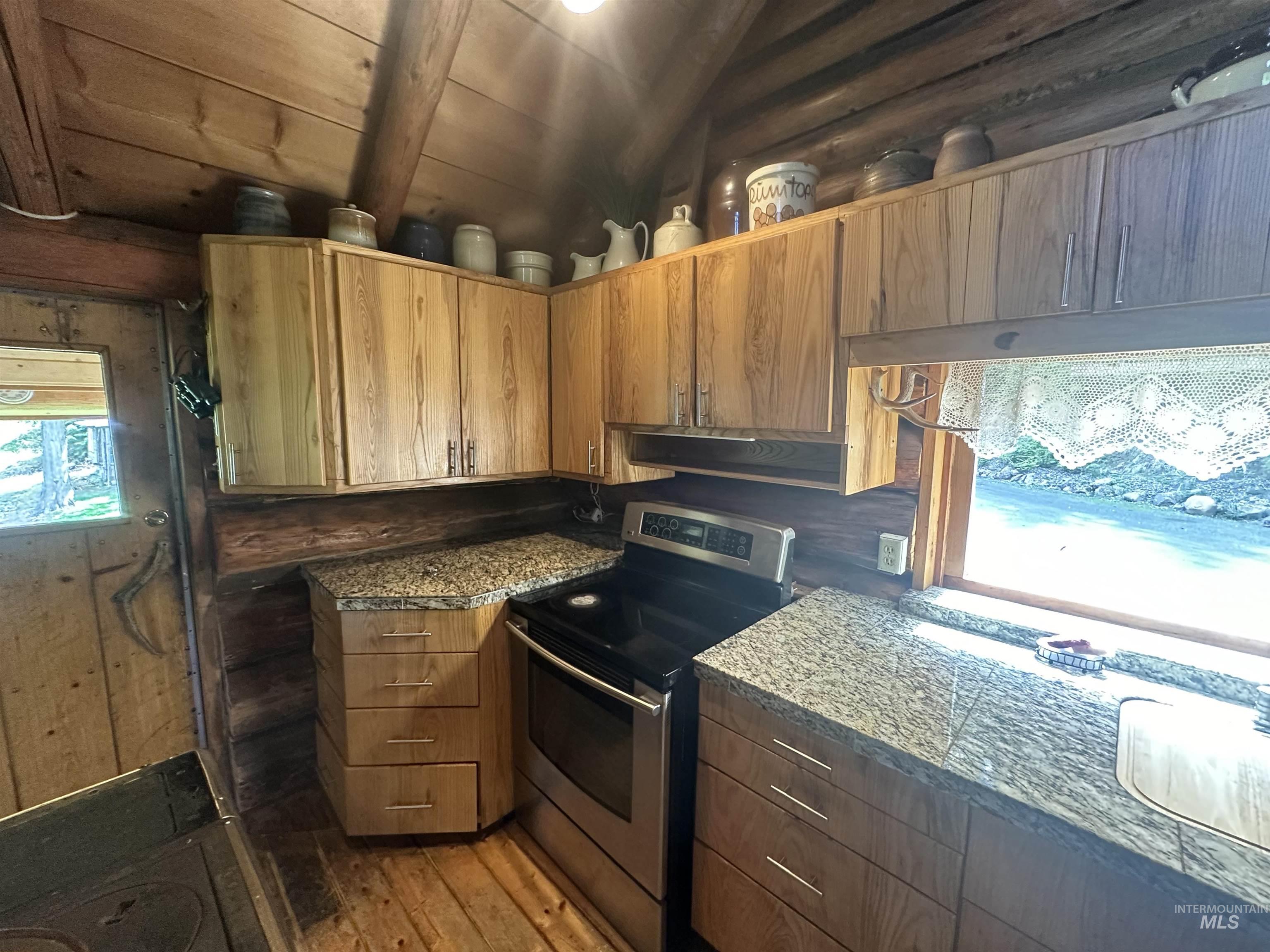 2223 Glenwood Rd, Kamiah, Idaho 83536, 2 Bedrooms, 1.5 Bathrooms, Residential For Sale, Price $439,000, 98942744