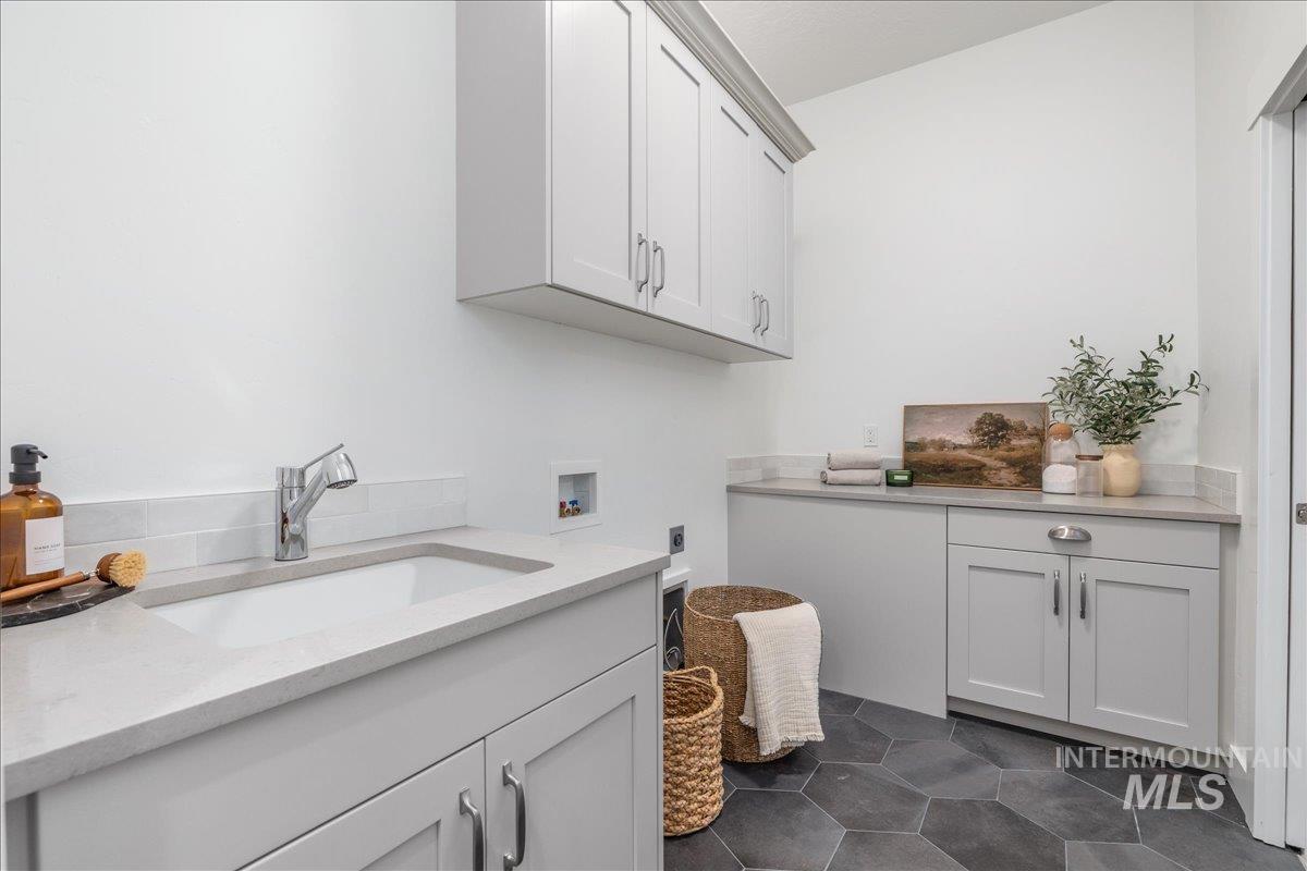 2574 E Maddy Ln, Meridian, Idaho 83646, 3 Bedrooms, 2 Bathrooms, Residential For Sale, Price $525,000,MLS 98943015