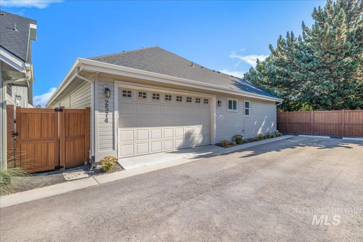 2574 E Maddy Ln, Meridian, Idaho 83646, 3 Bedrooms, 2 Bathrooms, Residential For Sale, Price $525,000,MLS 98943015