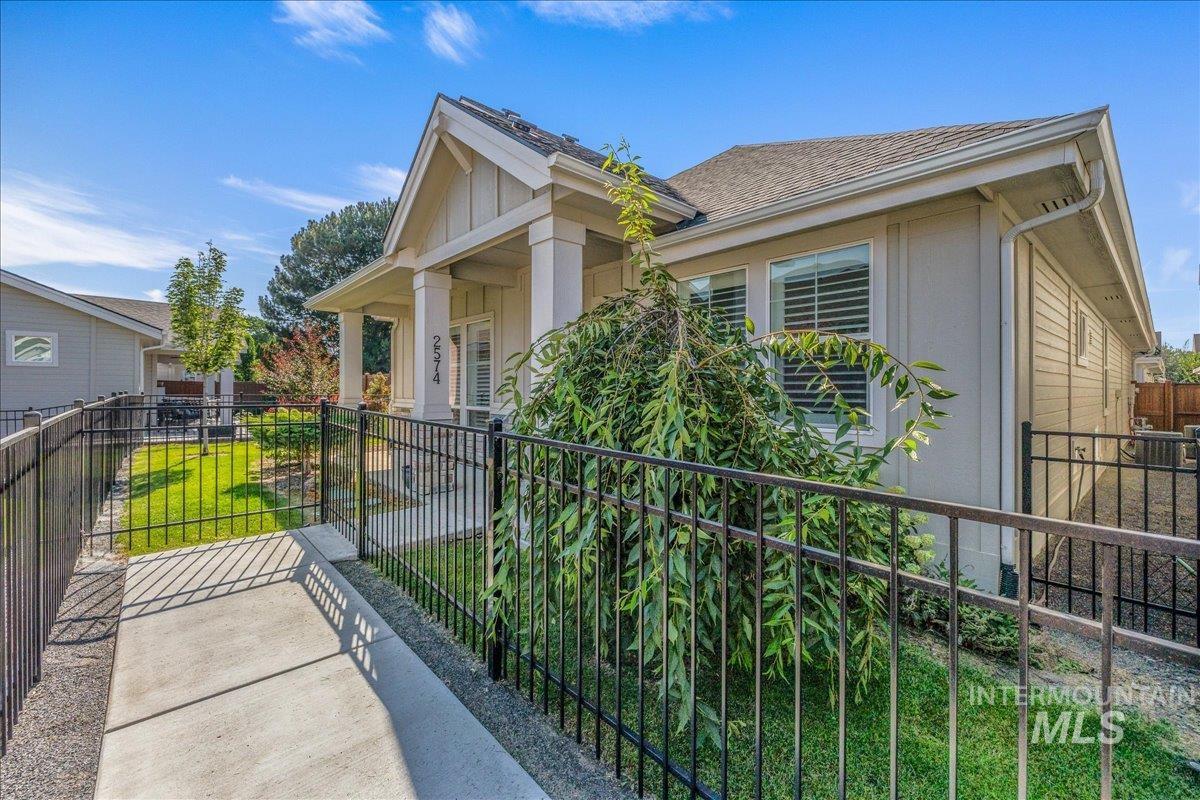 2574 E Maddy Ln, Meridian, Idaho 83646, 3 Bedrooms, 2 Bathrooms, Residential For Sale, Price $525,000,MLS 98943015