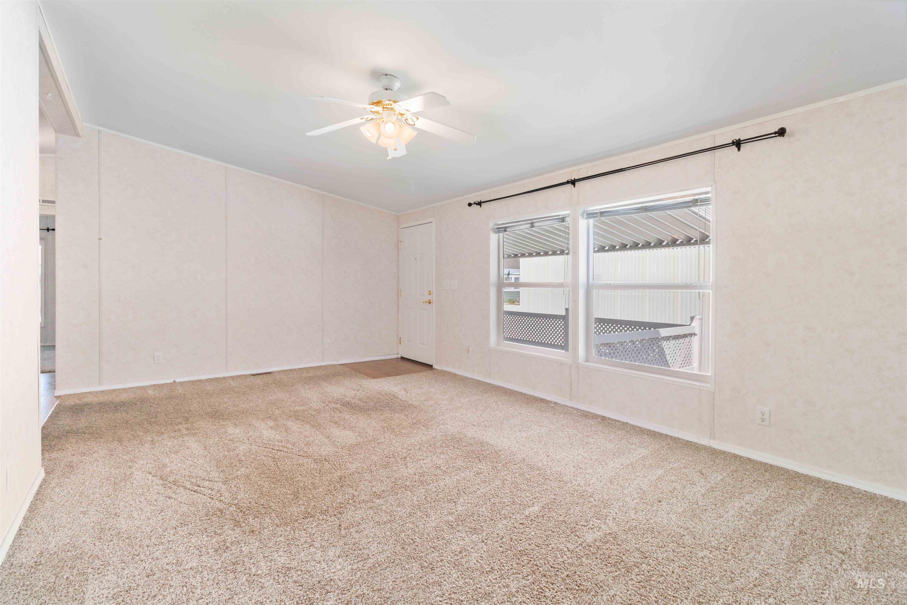 9390 Ustick, Boise, Idaho 83704, 3 Bedrooms, 2 Bathrooms, Residential For Sale, Price $157,000, 98943180