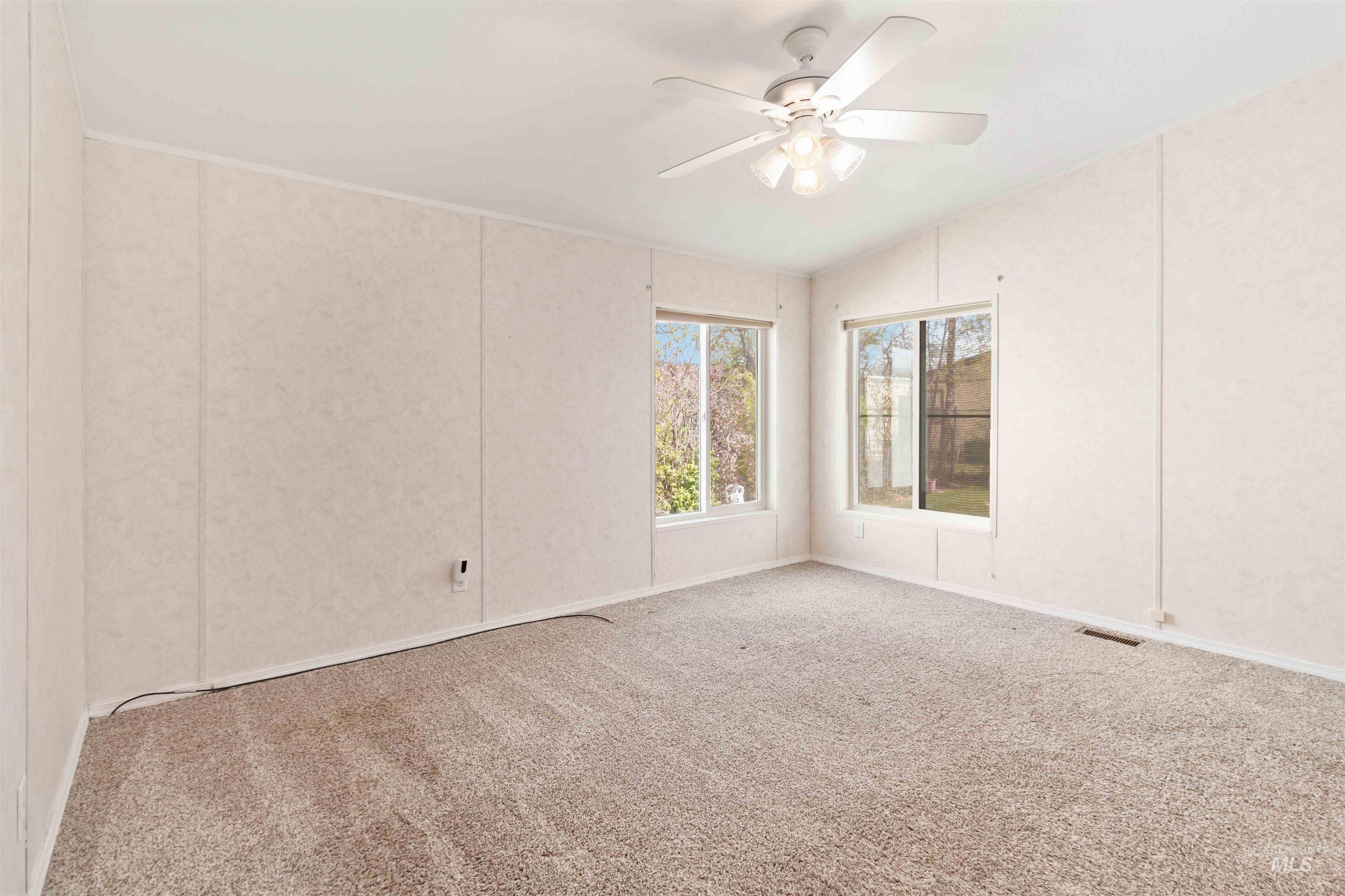 9390 Ustick, Boise, Idaho 83704, 3 Bedrooms, 2 Bathrooms, Residential For Sale, Price $157,000, 98943180