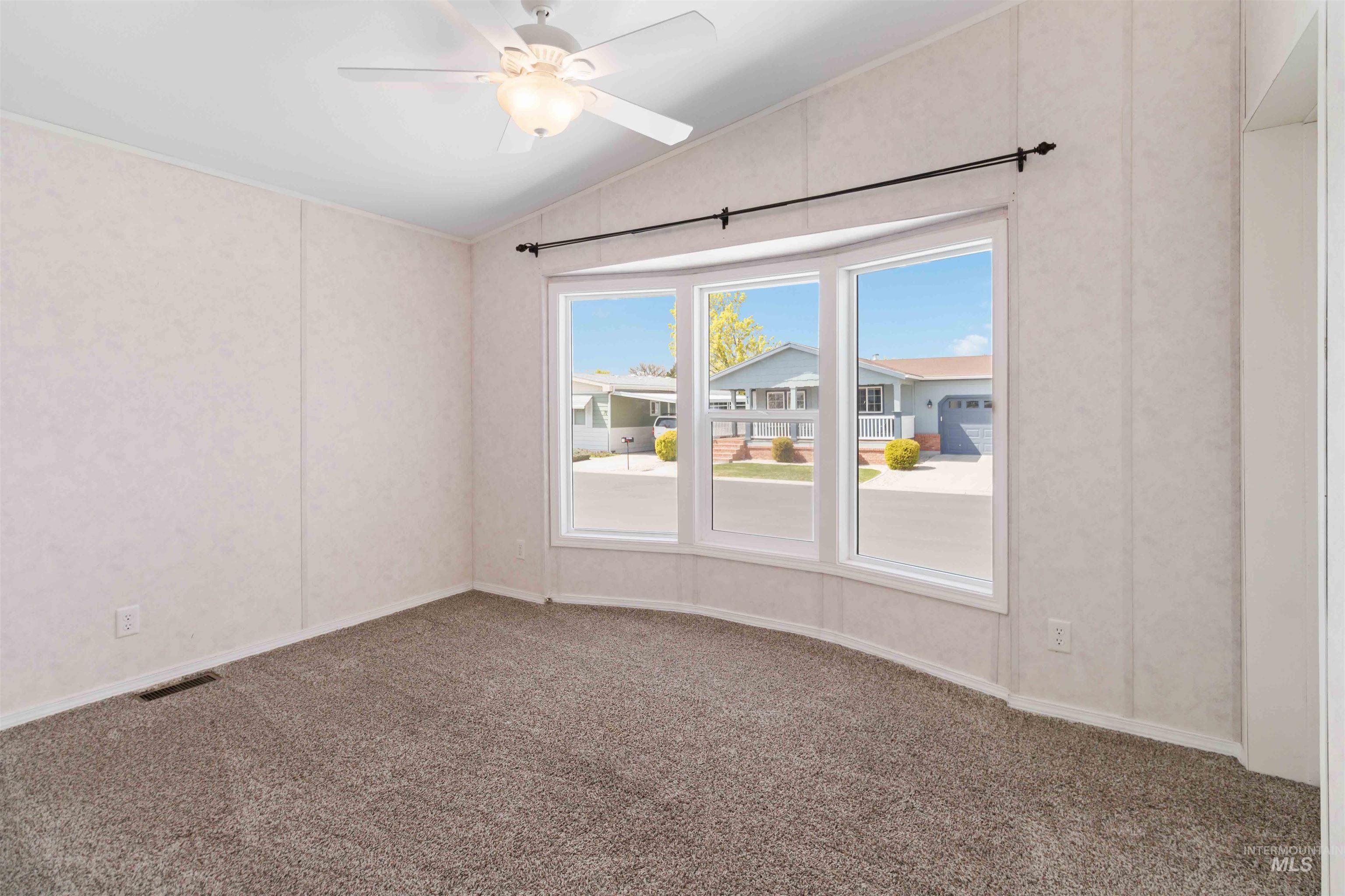 9390 Ustick, Boise, Idaho 83704, 3 Bedrooms, 2 Bathrooms, Residential For Sale, Price $157,000, 98943180