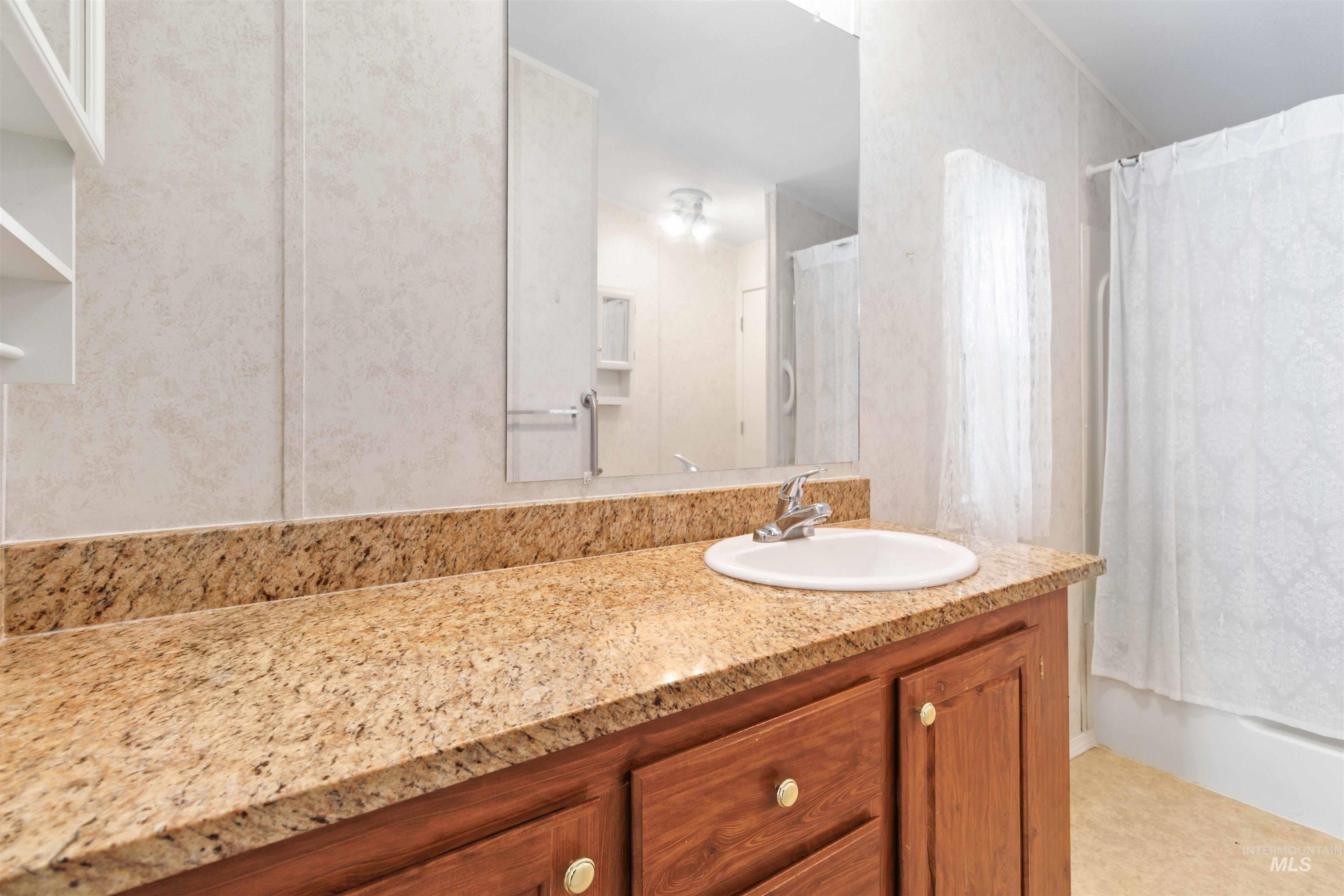 9390 Ustick, Boise, Idaho 83704, 3 Bedrooms, 2 Bathrooms, Residential For Sale, Price $157,000, 98943180