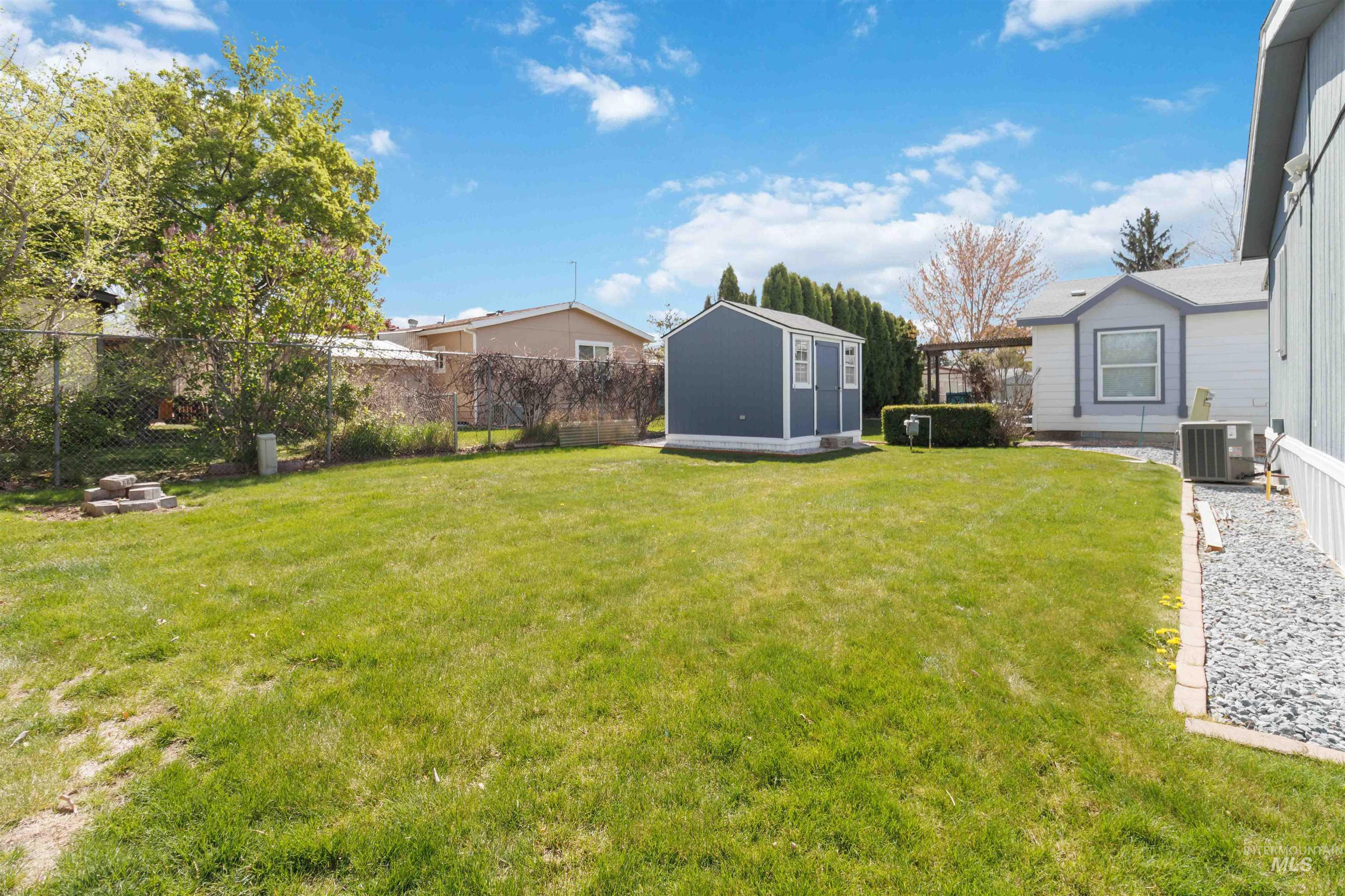 9390 Ustick, Boise, Idaho 83704, 3 Bedrooms, 2 Bathrooms, Residential For Sale, Price $157,000, 98943180