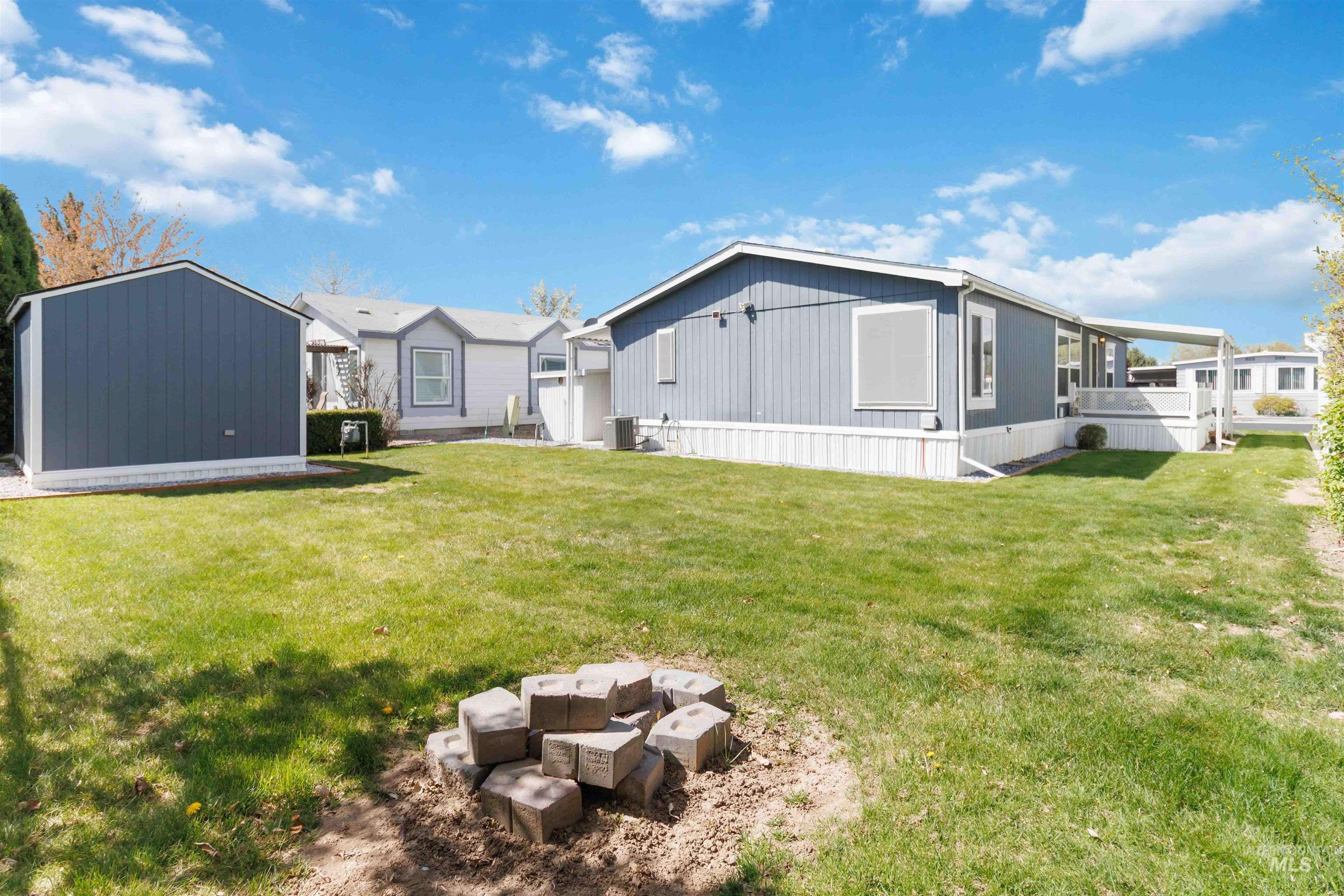 9390 Ustick, Boise, Idaho 83704, 3 Bedrooms, 2 Bathrooms, Residential For Sale, Price $157,000, 98943180