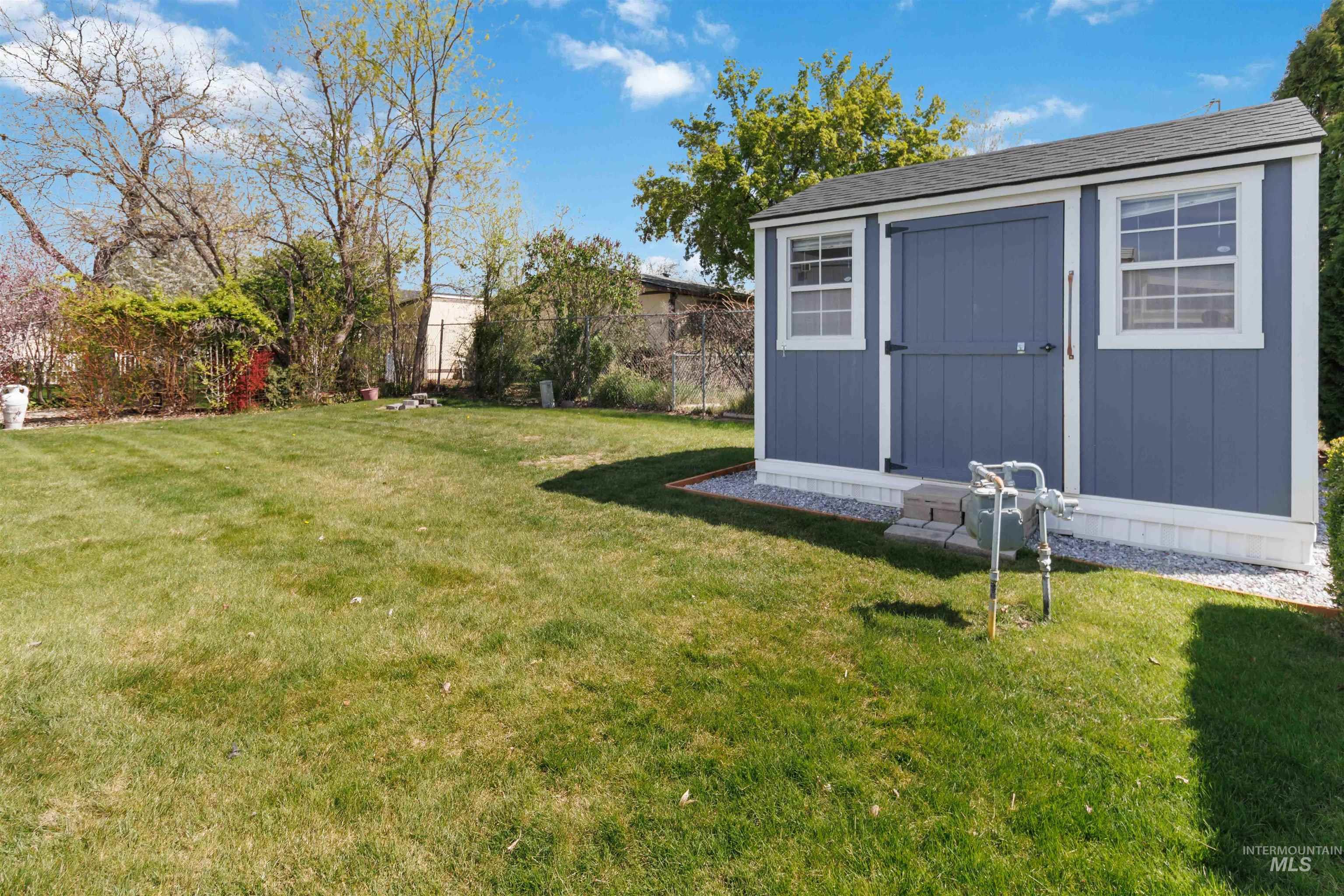 9390 Ustick, Boise, Idaho 83704, 3 Bedrooms, 2 Bathrooms, Residential For Sale, Price $157,000, 98943180