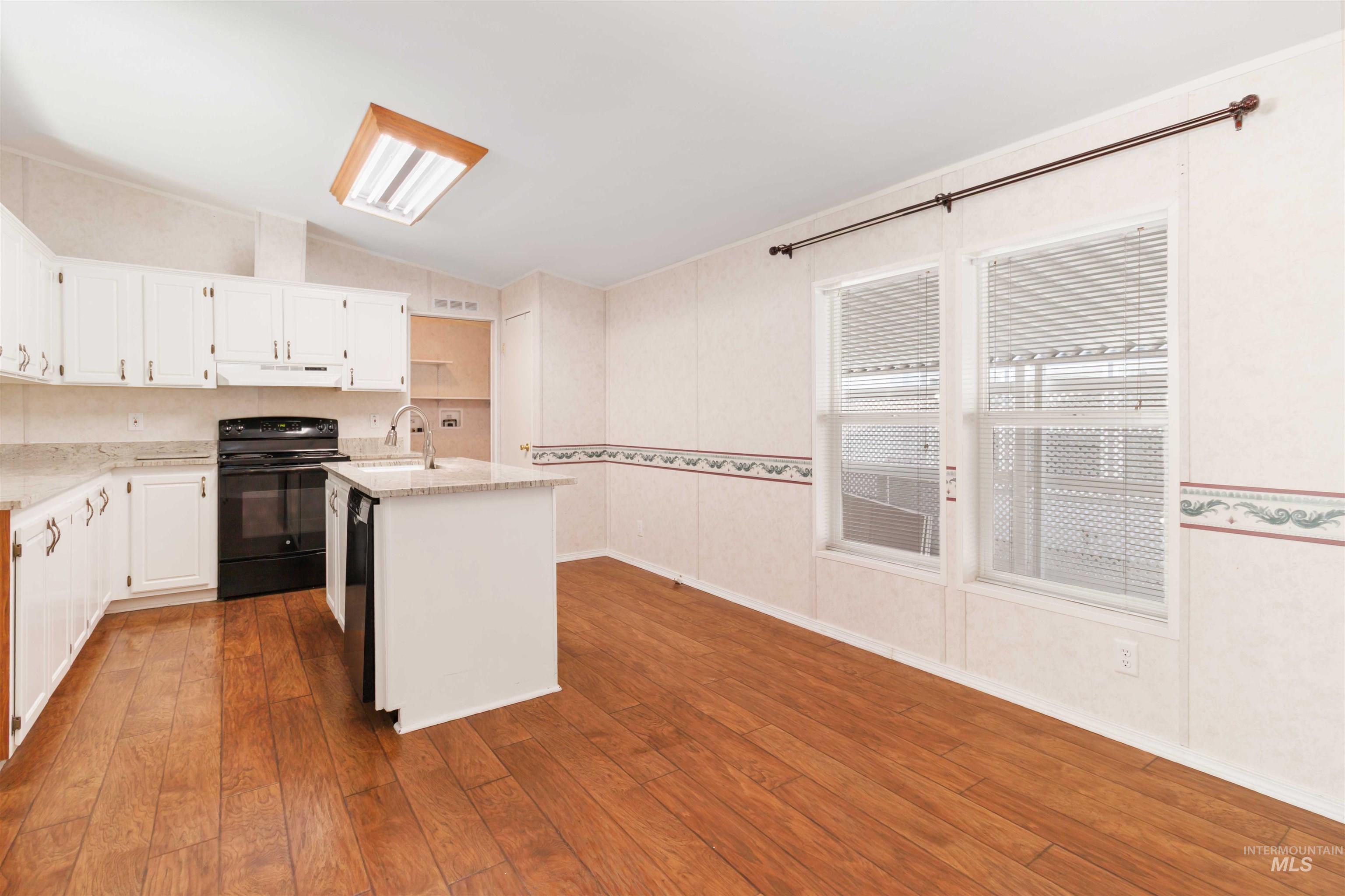 9390 Ustick, Boise, Idaho 83704, 3 Bedrooms, 2 Bathrooms, Residential For Sale, Price $157,000, 98943180