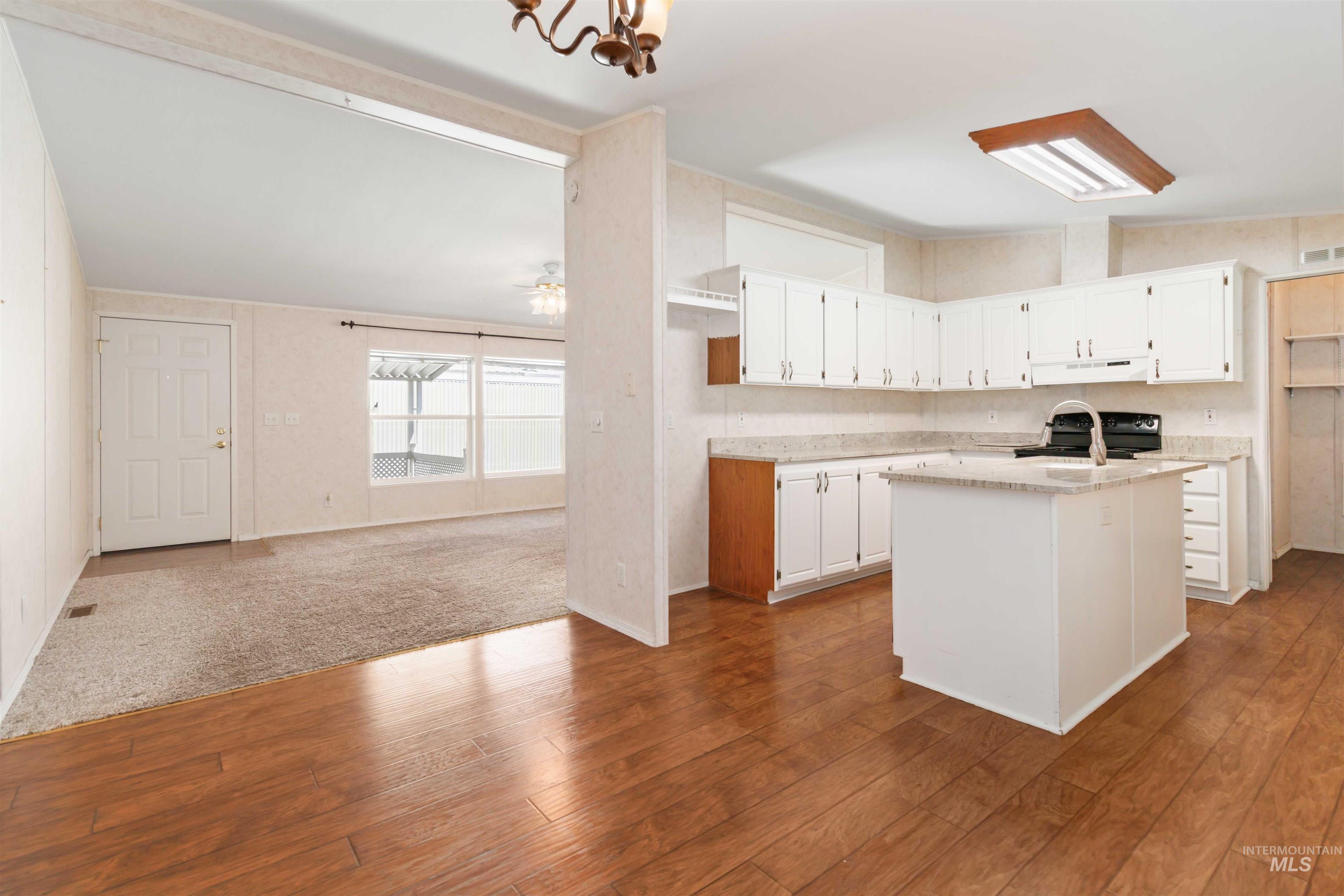 9390 Ustick, Boise, Idaho 83704, 3 Bedrooms, 2 Bathrooms, Residential For Sale, Price $157,000, 98943180