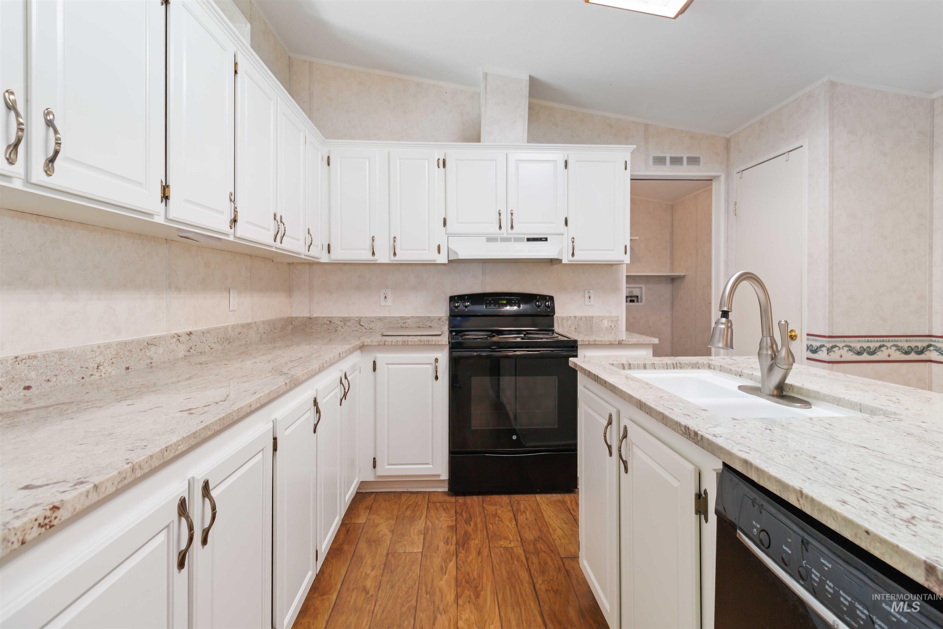 9390 Ustick, Boise, Idaho 83704, 3 Bedrooms, 2 Bathrooms, Residential For Sale, Price $157,000, 98943180