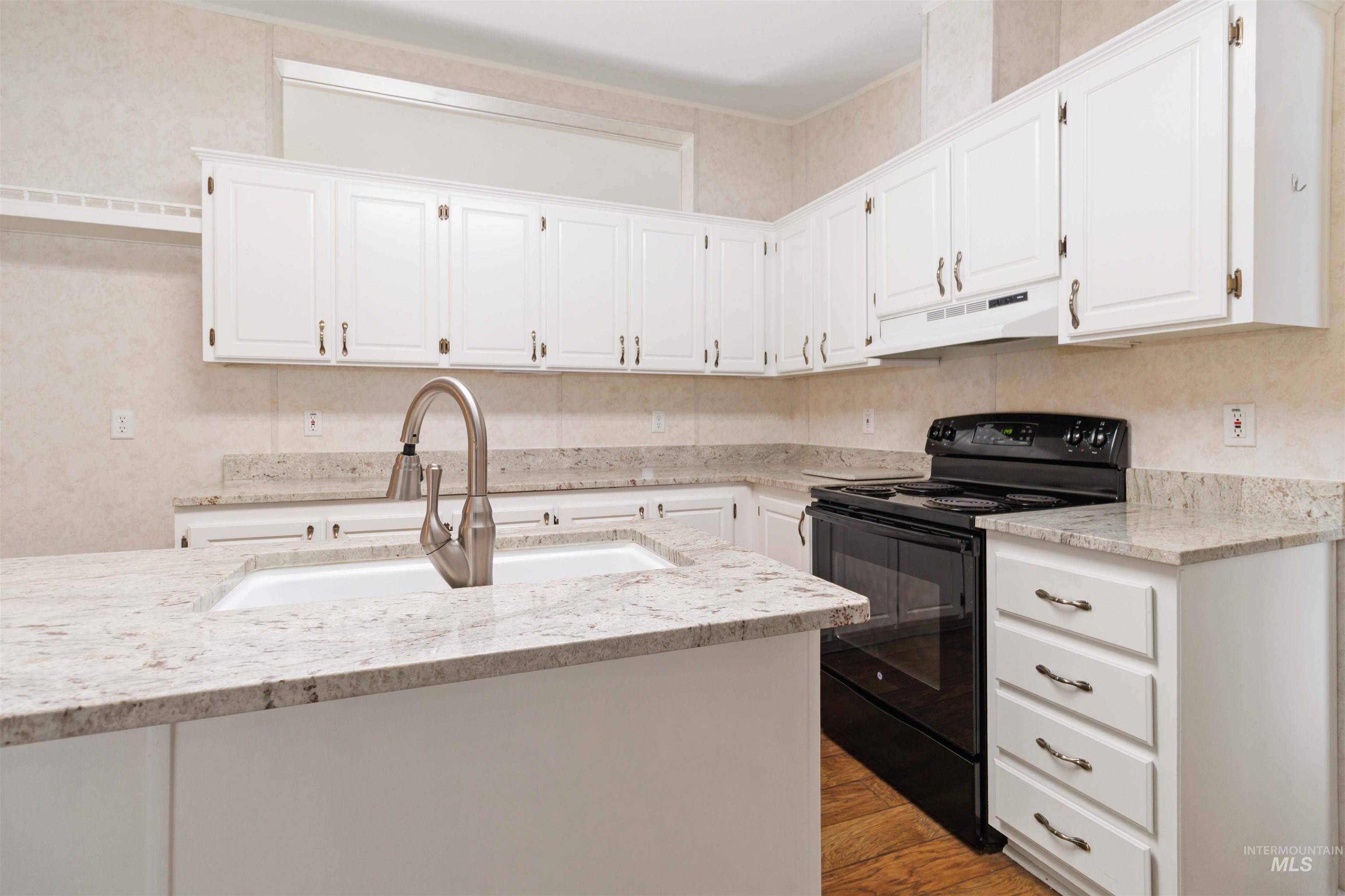 9390 Ustick, Boise, Idaho 83704, 3 Bedrooms, 2 Bathrooms, Residential For Sale, Price $157,000, 98943180