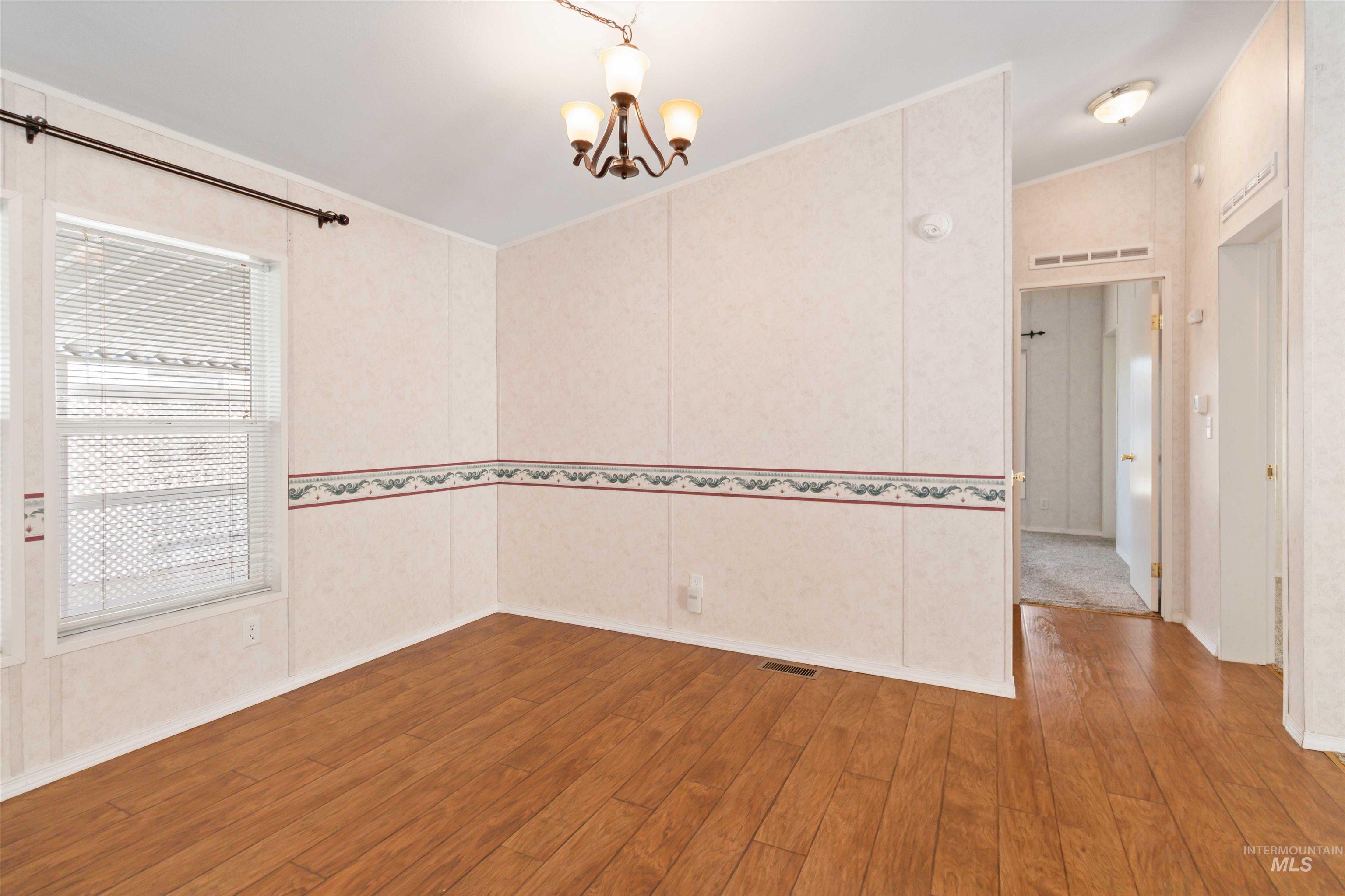 9390 Ustick, Boise, Idaho 83704, 3 Bedrooms, 2 Bathrooms, Residential For Sale, Price $157,000, 98943180