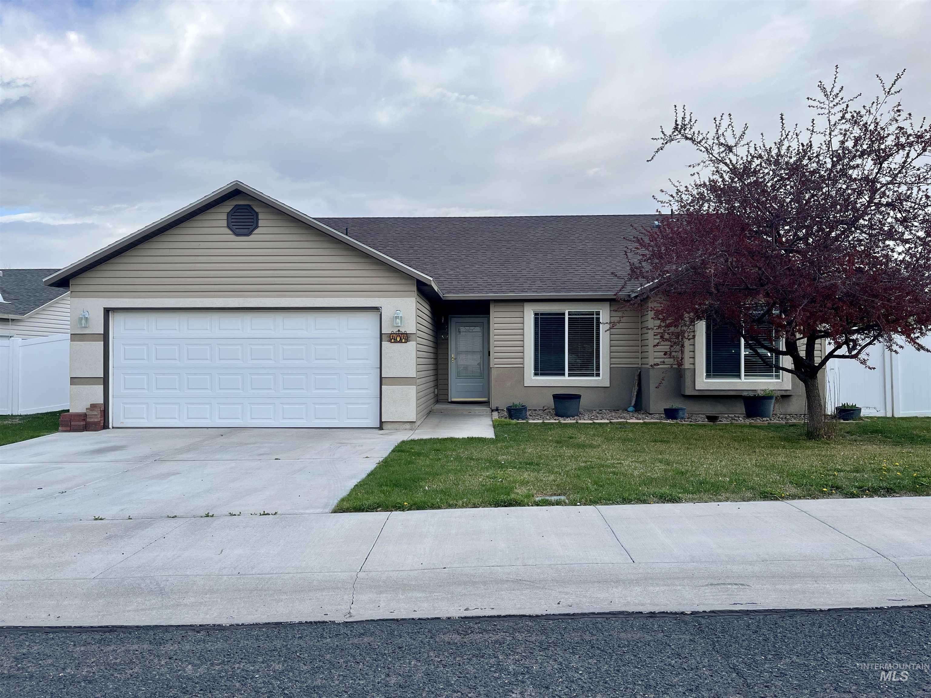 404 Partridge Ln, Twin Falls, Idaho 83301, 3 Bedrooms, 2 Bathrooms, Residential For Sale, Price $339,900,MLS 98943394