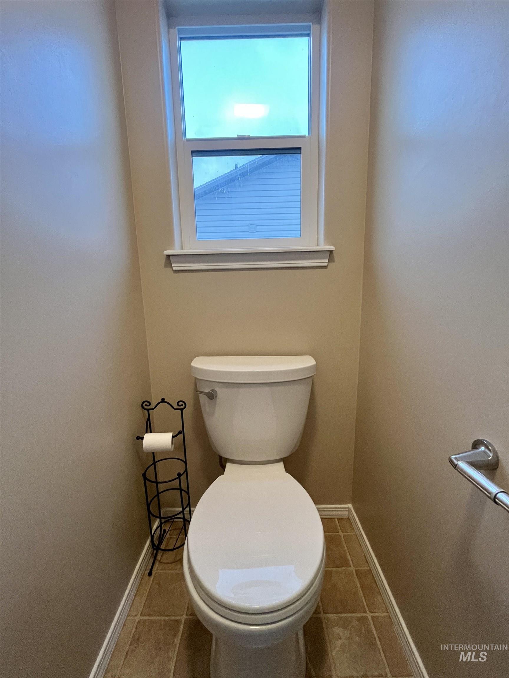 404 Partridge Ln, Twin Falls, Idaho 83301, 3 Bedrooms, 2 Bathrooms, Residential For Sale, Price $339,900,MLS 98943394