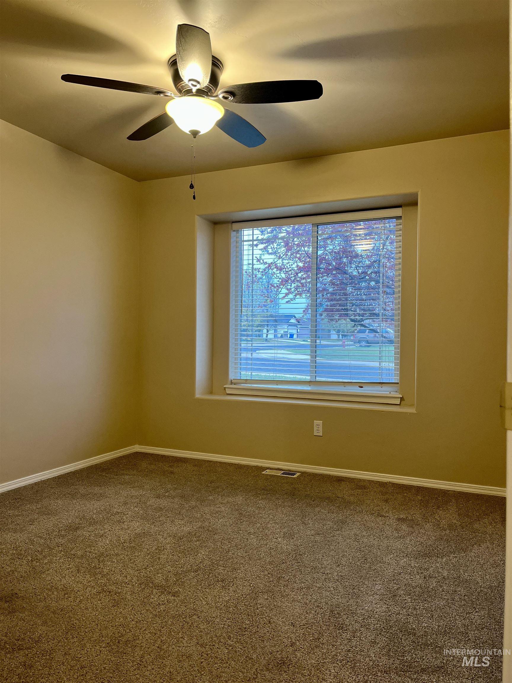 404 Partridge Ln, Twin Falls, Idaho 83301, 3 Bedrooms, 2 Bathrooms, Residential For Sale, Price $339,900,MLS 98943394