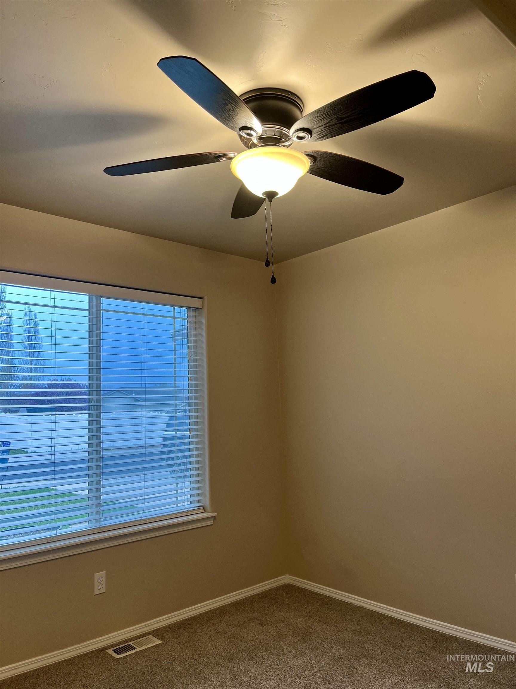 404 Partridge Ln, Twin Falls, Idaho 83301, 3 Bedrooms, 2 Bathrooms, Residential For Sale, Price $339,900,MLS 98943394