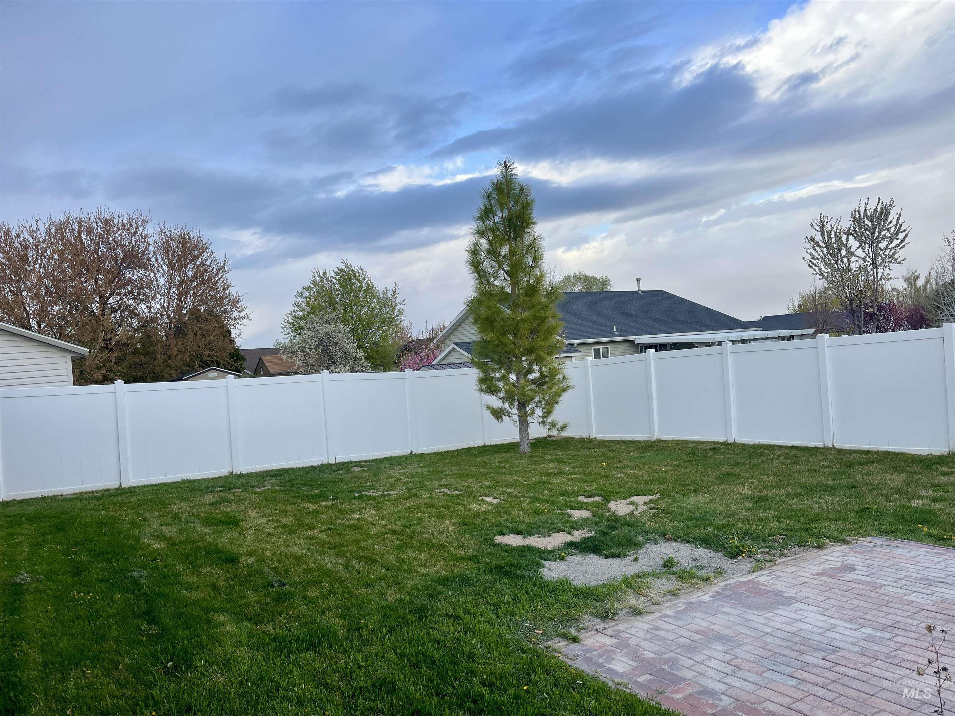 404 Partridge Ln, Twin Falls, Idaho 83301, 3 Bedrooms, 2 Bathrooms, Residential For Sale, Price $339,900,MLS 98943394