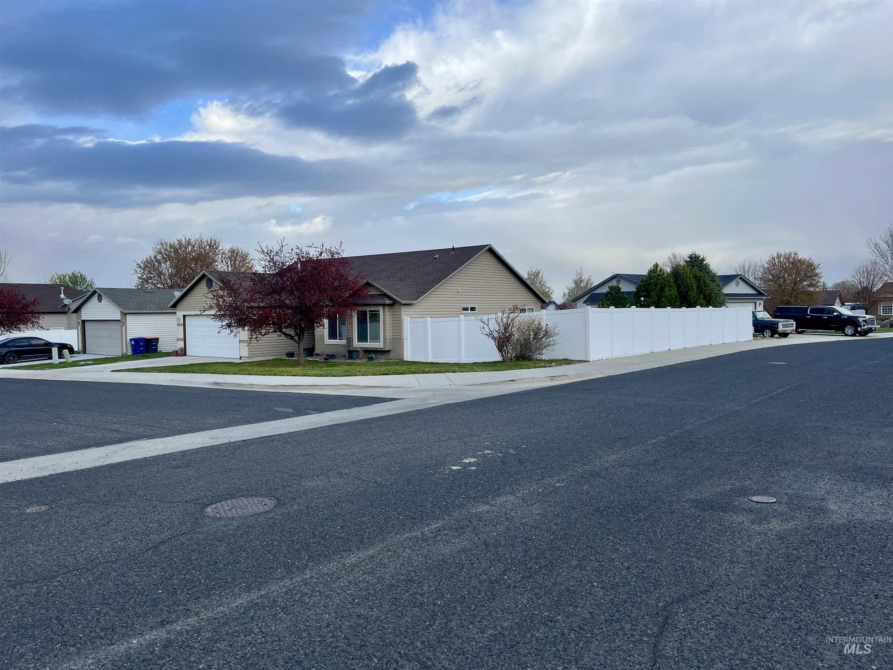 404 Partridge Ln, Twin Falls, Idaho 83301, 3 Bedrooms, 2 Bathrooms, Residential For Sale, Price $339,900,MLS 98943394