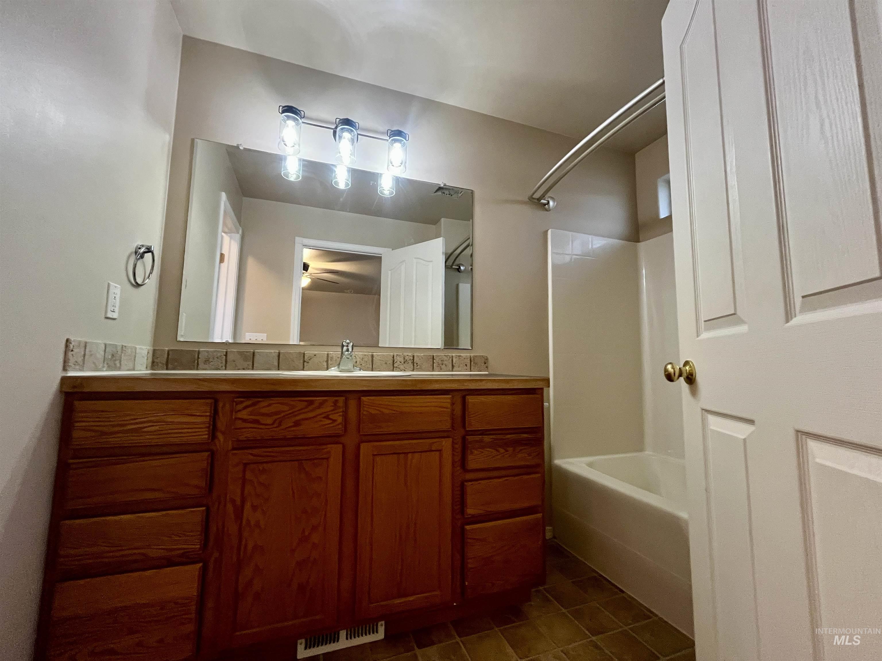 404 Partridge Ln, Twin Falls, Idaho 83301, 3 Bedrooms, 2 Bathrooms, Residential For Sale, Price $339,900,MLS 98943394