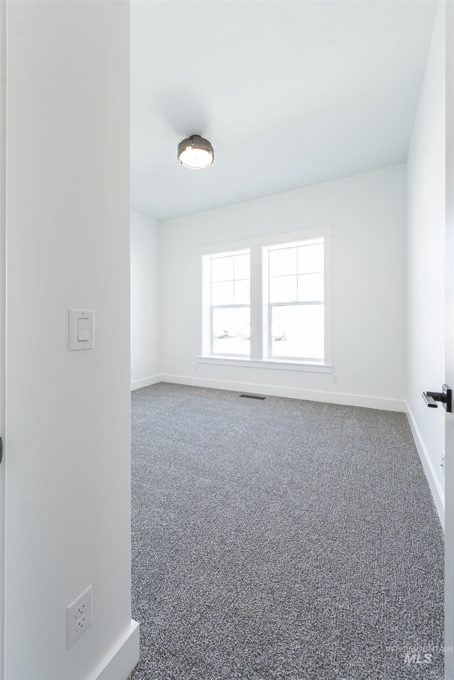 9376 S Egg Harbor, Kuna, Idaho 83634, 3 Bedrooms, 2 Bathrooms, Residential For Sale, Price $549,900, 98943567