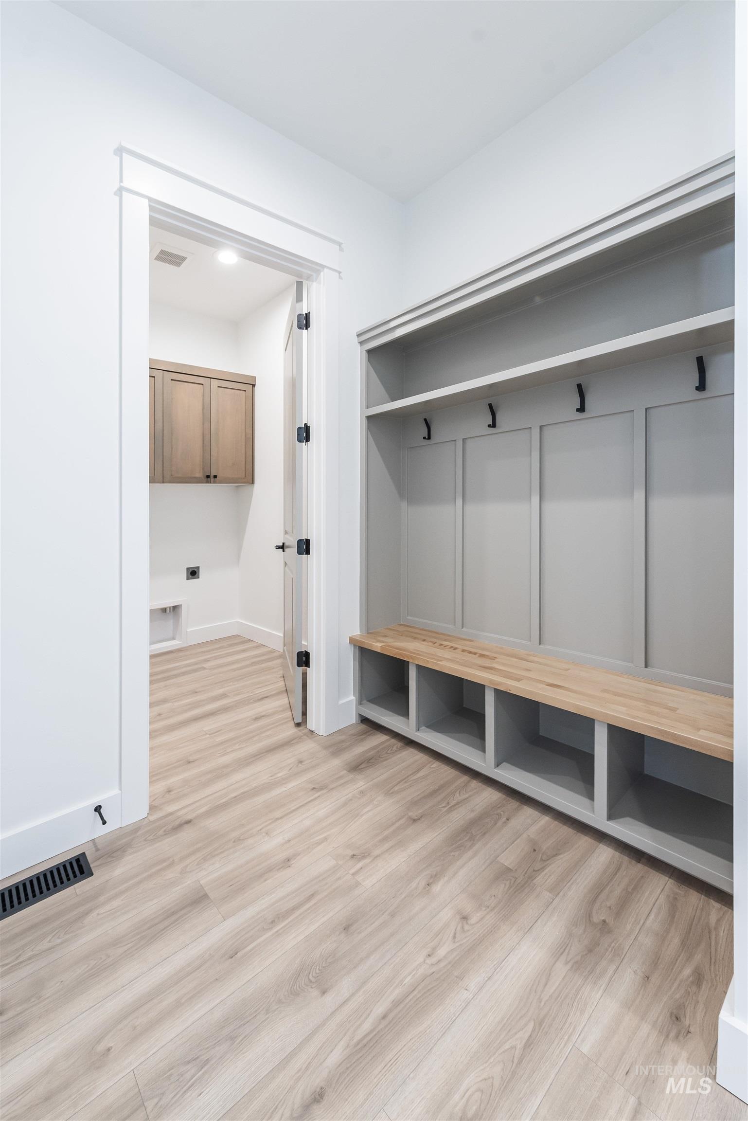 9376 S Egg Harbor, Kuna, Idaho 83634, 3 Bedrooms, 2 Bathrooms, Residential For Sale, Price $549,900, 98943567