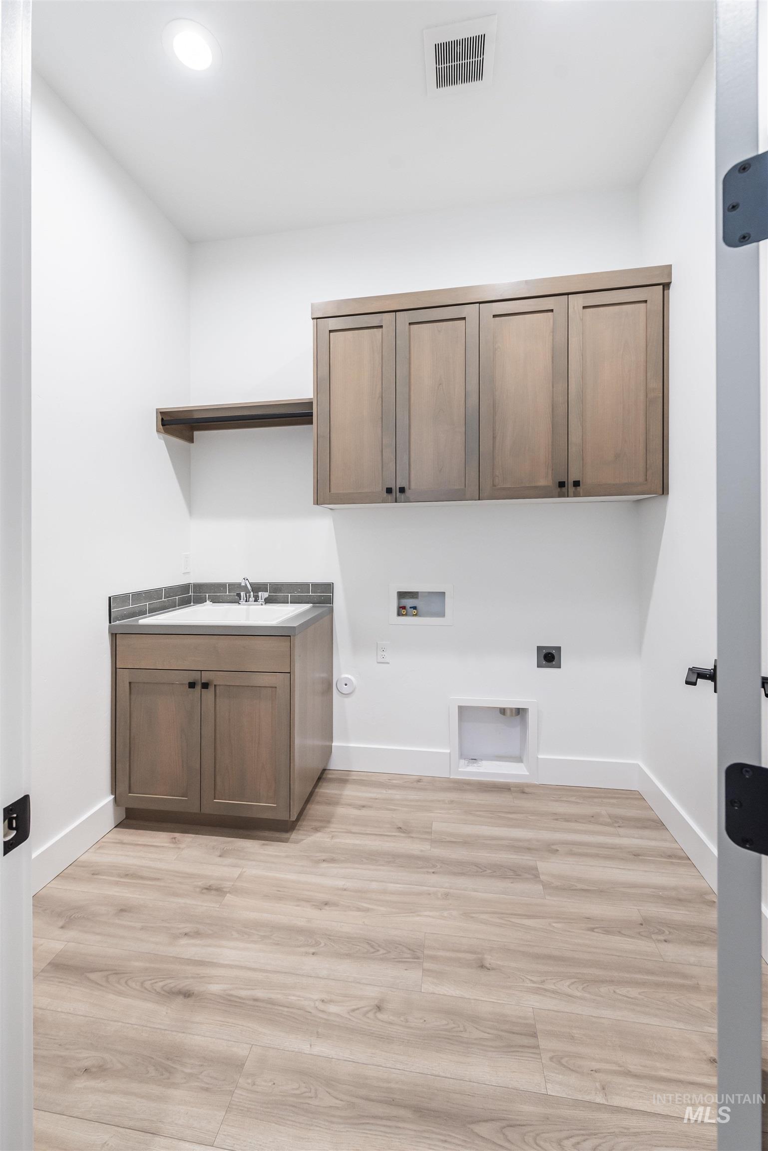 9376 S Egg Harbor, Kuna, Idaho 83634, 3 Bedrooms, 2 Bathrooms, Residential For Sale, Price $549,900, 98943567