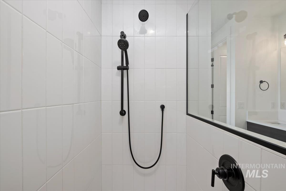 388 Hidden Mill Ct, Middleton, Idaho 83644, 4 Bedrooms, 3.5 Bathrooms, Residential For Sale, Price $649,900,MLS 98943779