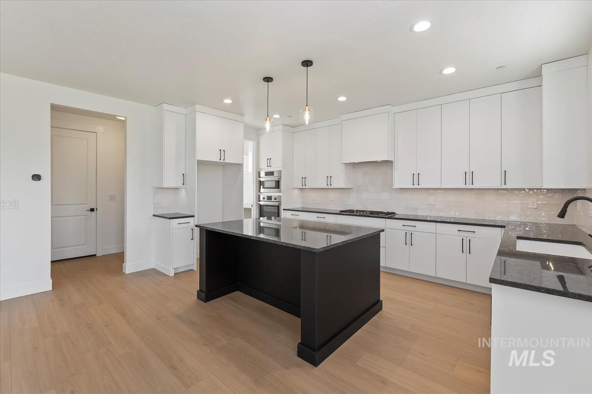 388 Hidden Mill Ct, Middleton, Idaho 83644, 4 Bedrooms, 3.5 Bathrooms, Residential For Sale, Price $649,900,MLS 98943779