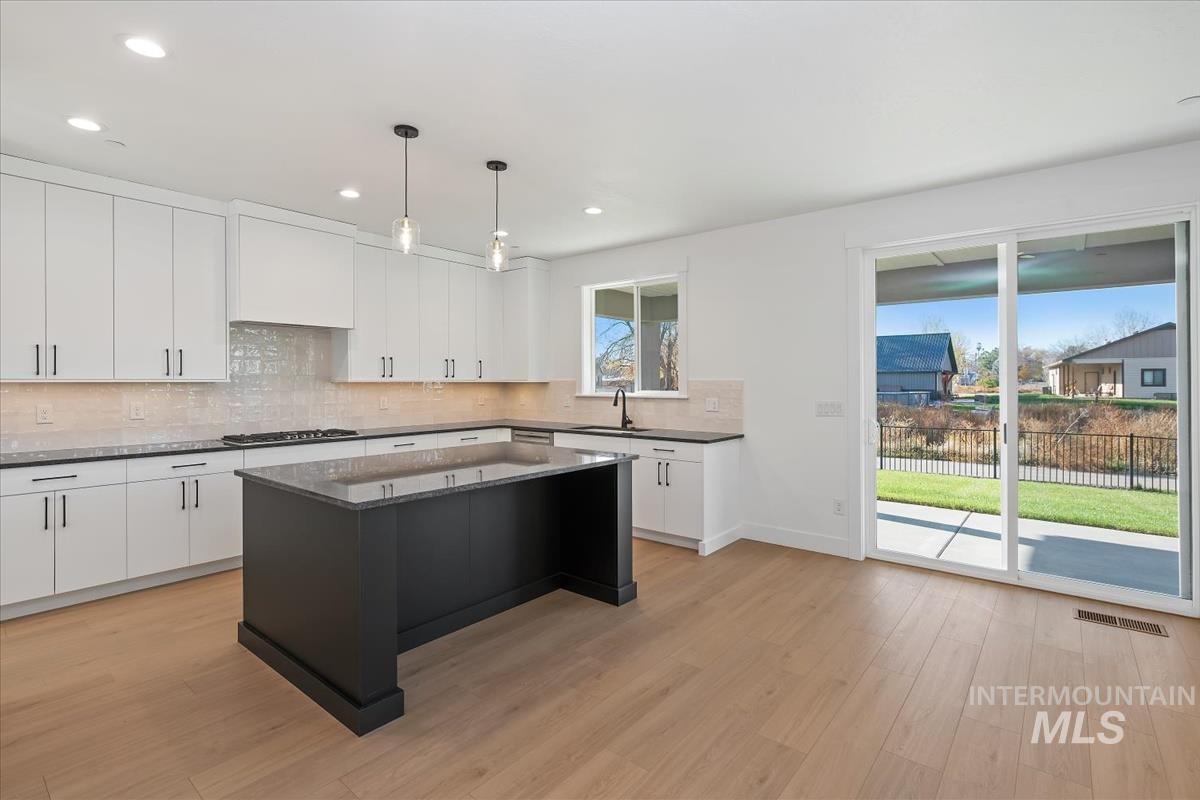 388 Hidden Mill Ct, Middleton, Idaho 83644, 4 Bedrooms, 3.5 Bathrooms, Residential For Sale, Price $649,900,MLS 98943779