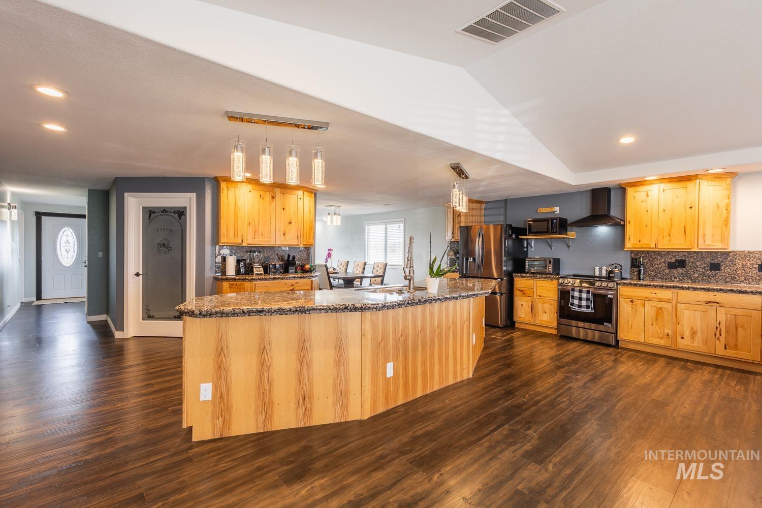 1300 N Big Tree Ln, Kuna, Idaho 83634, 4 Bedrooms, 3 Bathrooms, Residential For Sale, Price $1,099,000, 98943815