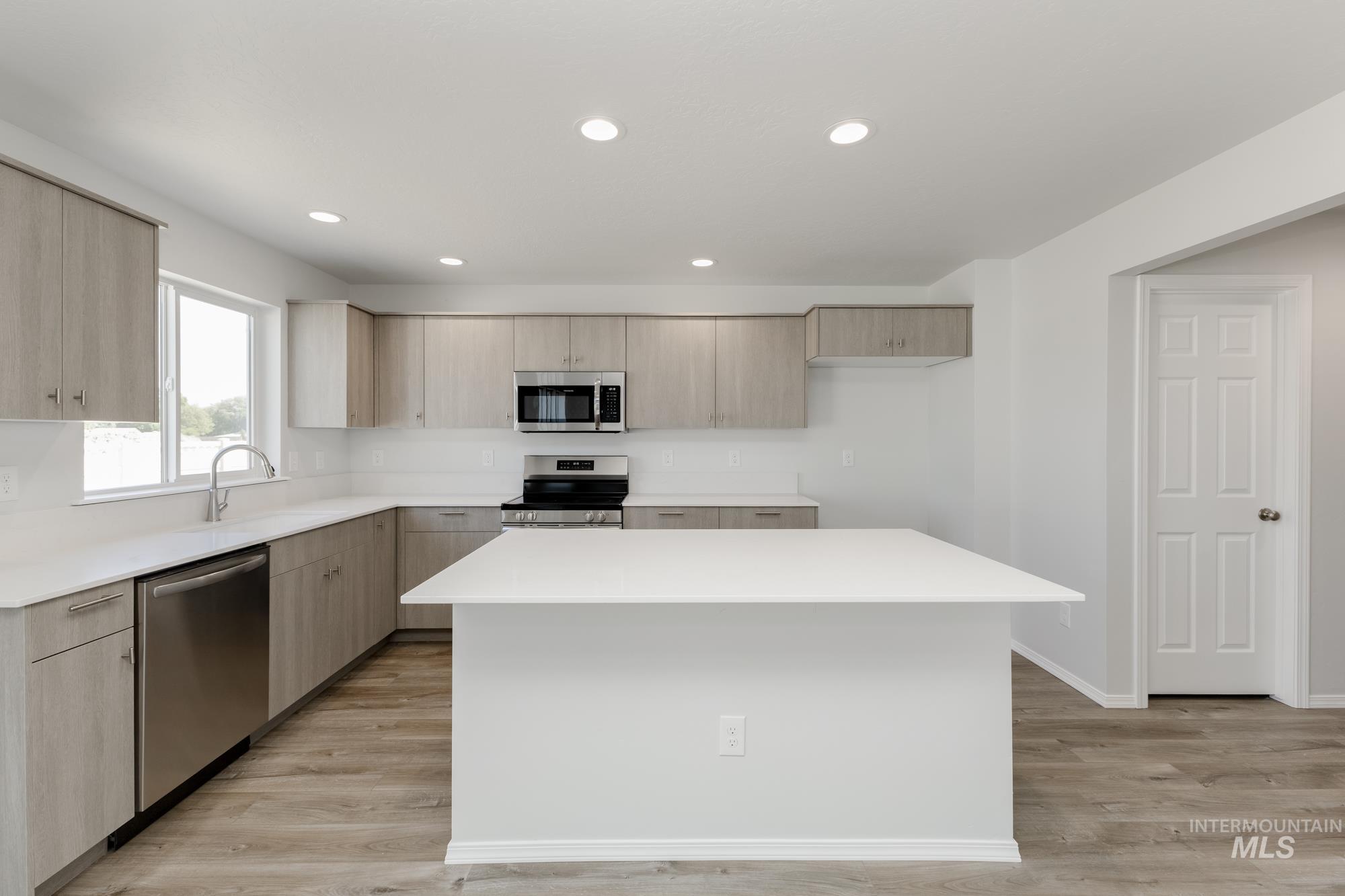 4221 Hewitt St, Caldwell, Idaho 83605, 5 Bedrooms, 3 Bathrooms, Residential For Sale, Price $449,990, 98944111