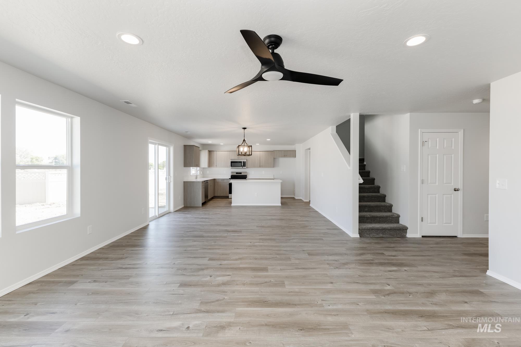 4221 Hewitt St, Caldwell, Idaho 83605, 5 Bedrooms, 3 Bathrooms, Residential For Sale, Price $449,990, 98944111