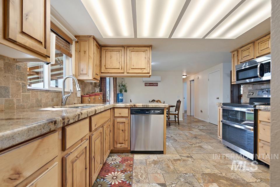 6110 Hwy 52, New Plymouth, Idaho 83655, 3 Bedrooms, 1.5 Bathrooms, Residential For Sale, Price $785,000, 98944446