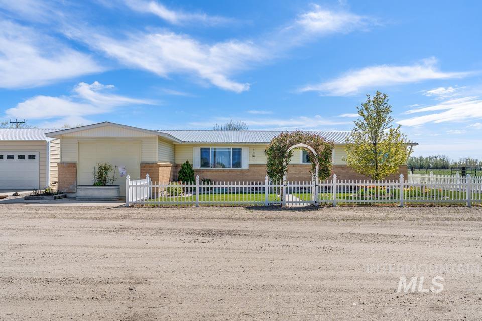 6110 Hwy 52, New Plymouth, Idaho 83655, 3 Bedrooms, 1.5 Bathrooms, Residential For Sale, Price $785,000, 98944446