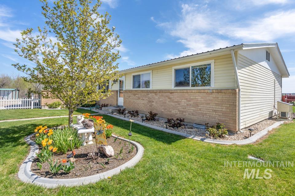 6110 Hwy 52, New Plymouth, Idaho 83655, 3 Bedrooms, 1.5 Bathrooms, Residential For Sale, Price $785,000, 98944446