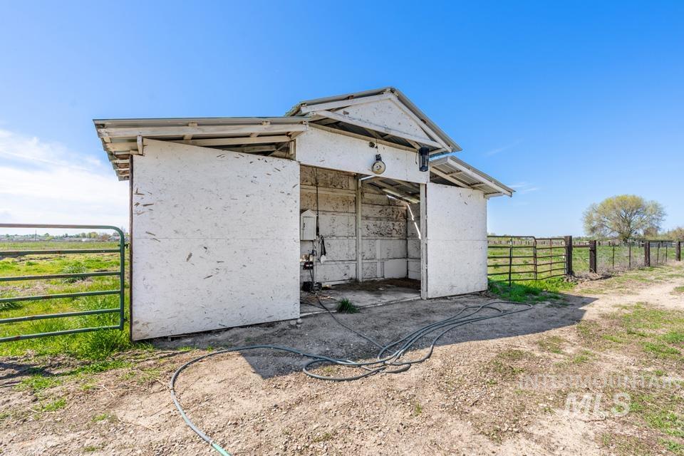 6110 Hwy 52, New Plymouth, Idaho 83655, 3 Bedrooms, 1.5 Bathrooms, Residential For Sale, Price $785,000, 98944446