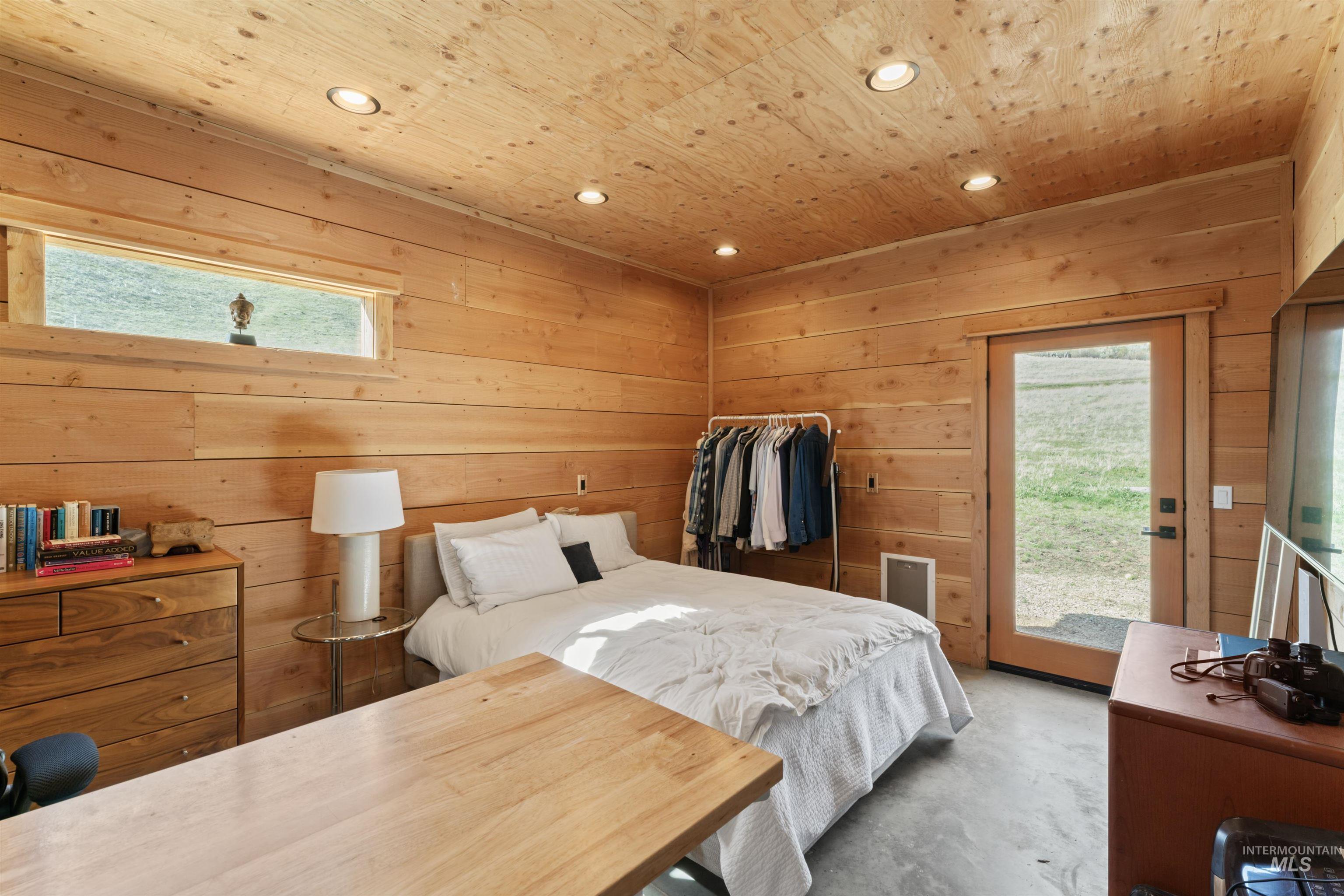 2 Brook Ln, Horseshoe Bend, Idaho 83629, 1 Bedroom, 1 Bathroom, Residential For Sale, Price $879,000, 98944454