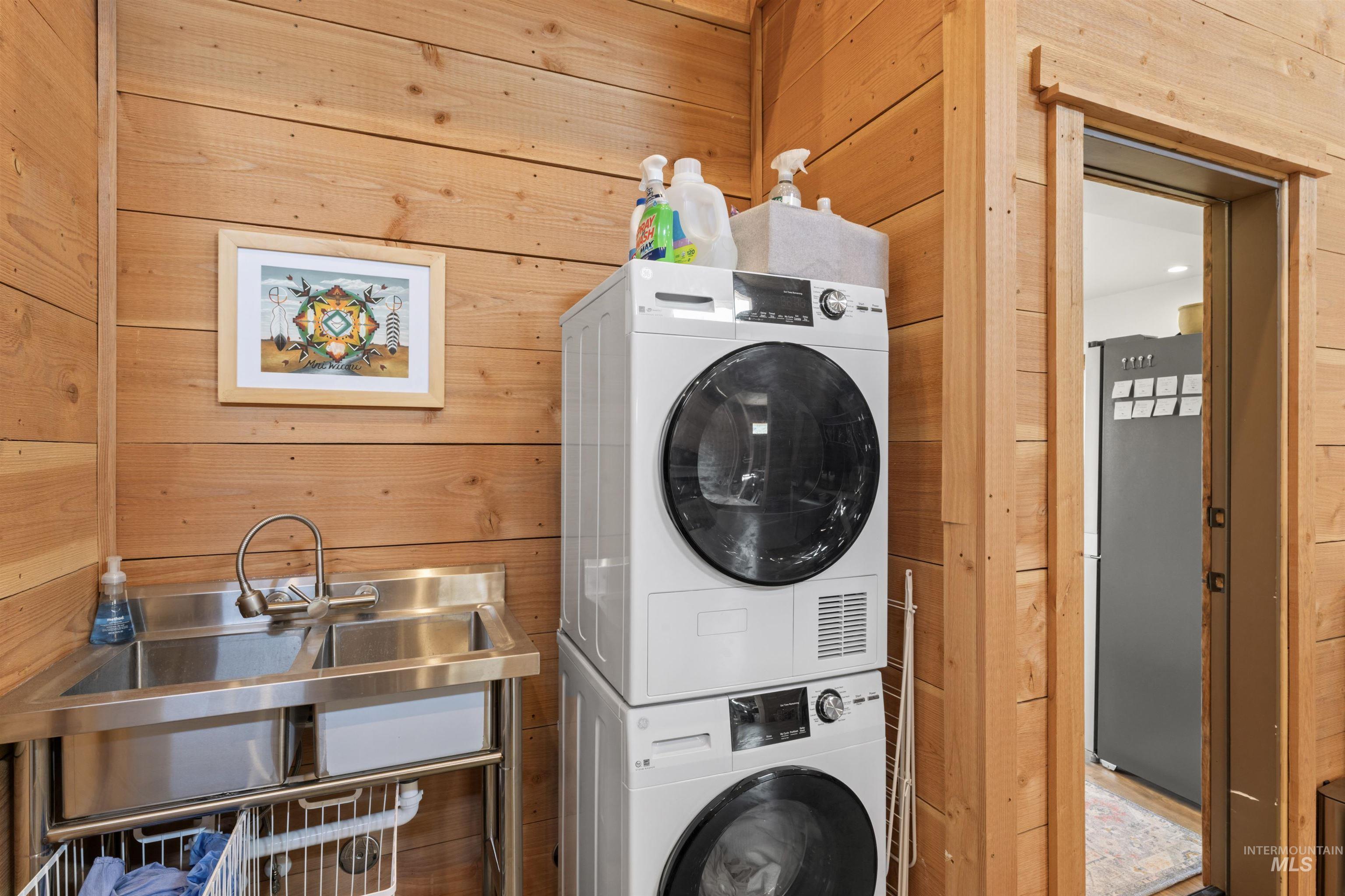 2 Brook Ln, Horseshoe Bend, Idaho 83629, 1 Bedroom, 1 Bathroom, Residential For Sale, Price $879,000, 98944454