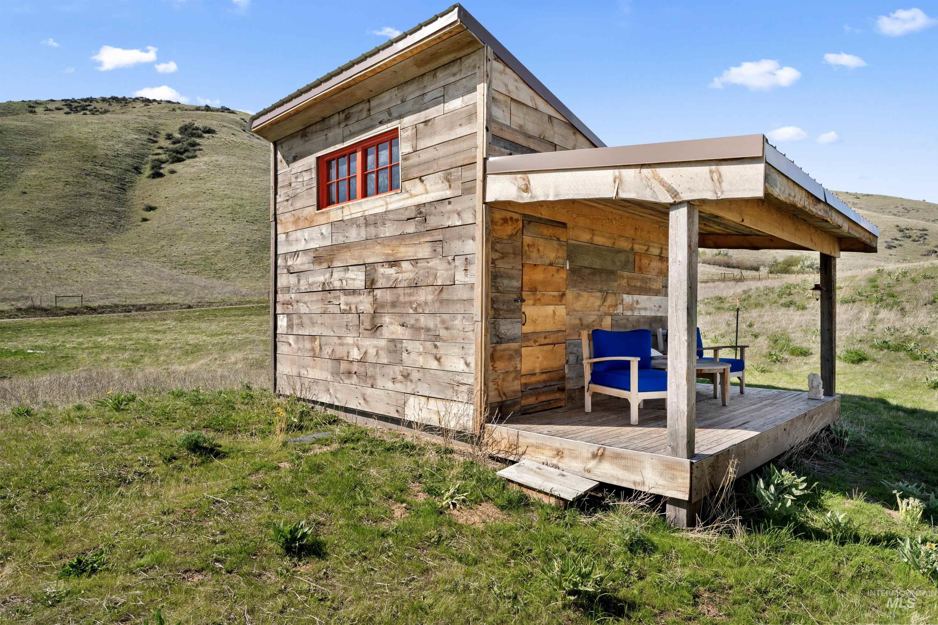 2 Brook Ln, Horseshoe Bend, Idaho 83629, 1 Bedroom, 1 Bathroom, Residential For Sale, Price $879,000, 98944454