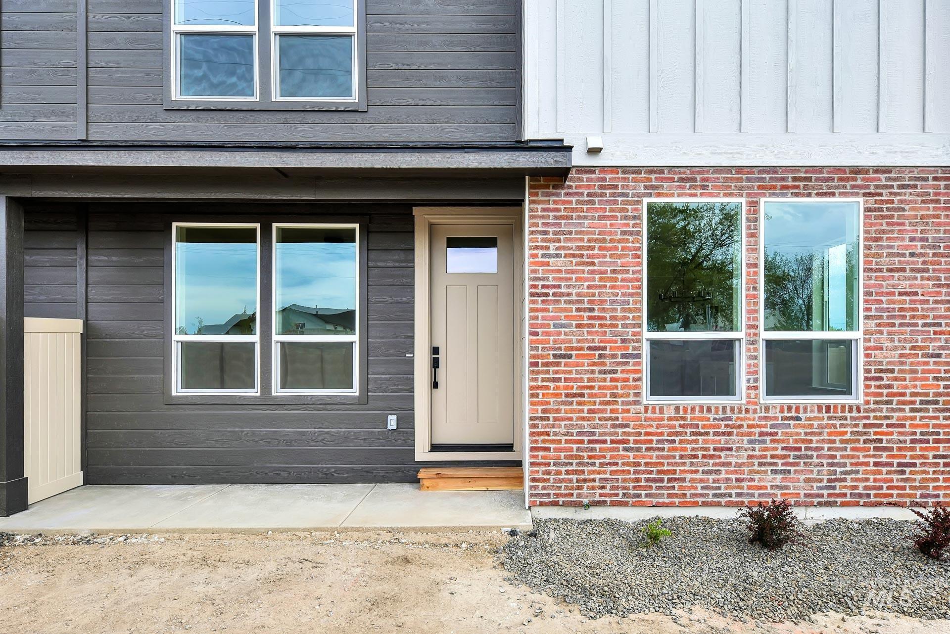 2902 Dale Ln, Caldwell, Idaho 83605, 3 Bedrooms, 2.5 Bathrooms, Residential For Sale, Price $345,000, 98944727