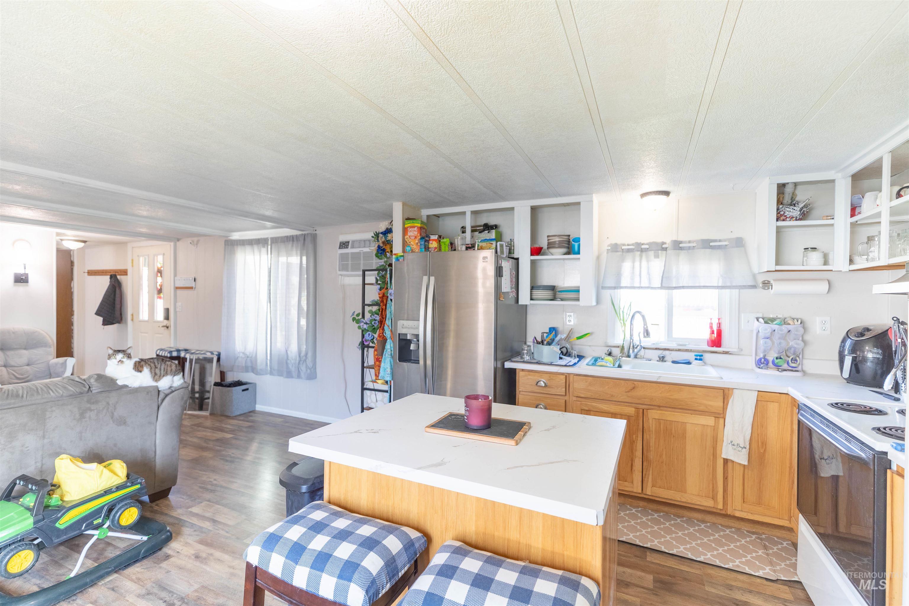 609 N Almon, Moscow, Idaho 83843, 2 Bedrooms, 2 Bathrooms, Residential For Sale, Price $60,000, 98944831