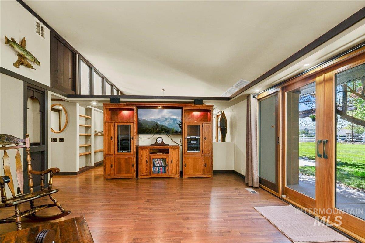 101 / 103 Minot Street, Middleton, Idaho 83644, 2 Bedrooms, 1 Bathroom, Residential Income For Sale, Price $1,097,000,MLS 98944905