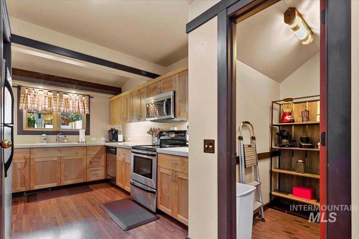 101 / 103 Minot Street, Middleton, Idaho 83644, 2 Bedrooms, 1 Bathroom, Residential Income For Sale, Price $1,097,000,MLS 98944905