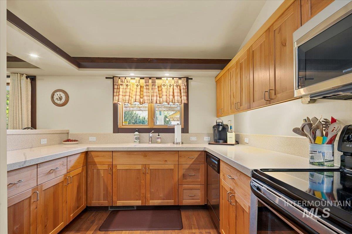 101 / 103 Minot Street, Middleton, Idaho 83644, 2 Bedrooms, 1 Bathroom, Residential Income For Sale, Price $1,097,000,MLS 98944905