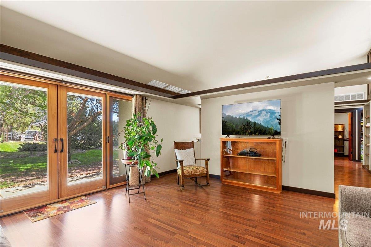 101 / 103 Minot Street, Middleton, Idaho 83644, 2 Bedrooms, 1 Bathroom, Residential Income For Sale, Price $1,097,000,MLS 98944905