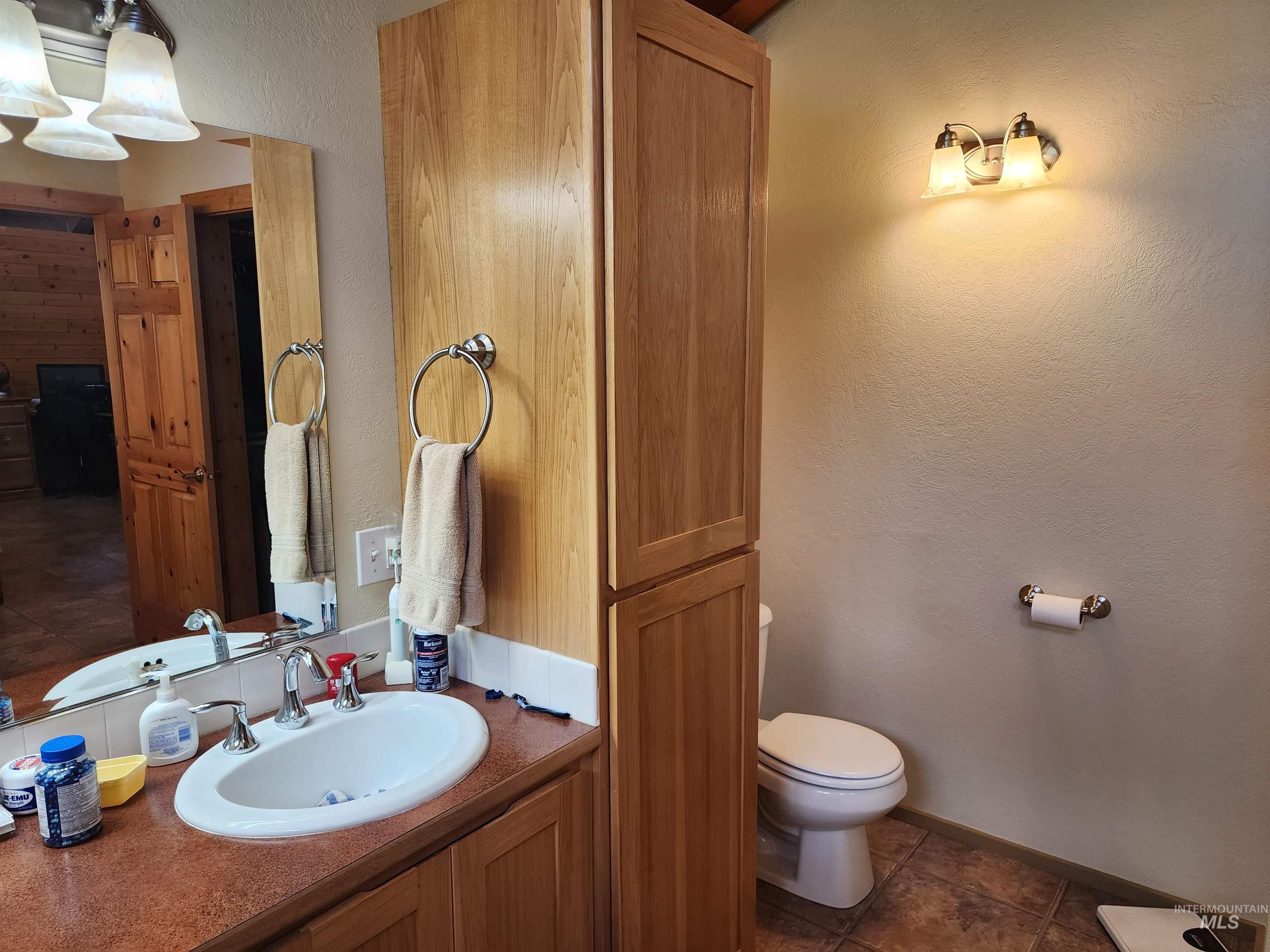 1073 Doumecq Road, White Bird, Idaho 83554, 3 Bedrooms, 2.5 Bathrooms, Residential For Sale, Price $649,000, 98945157