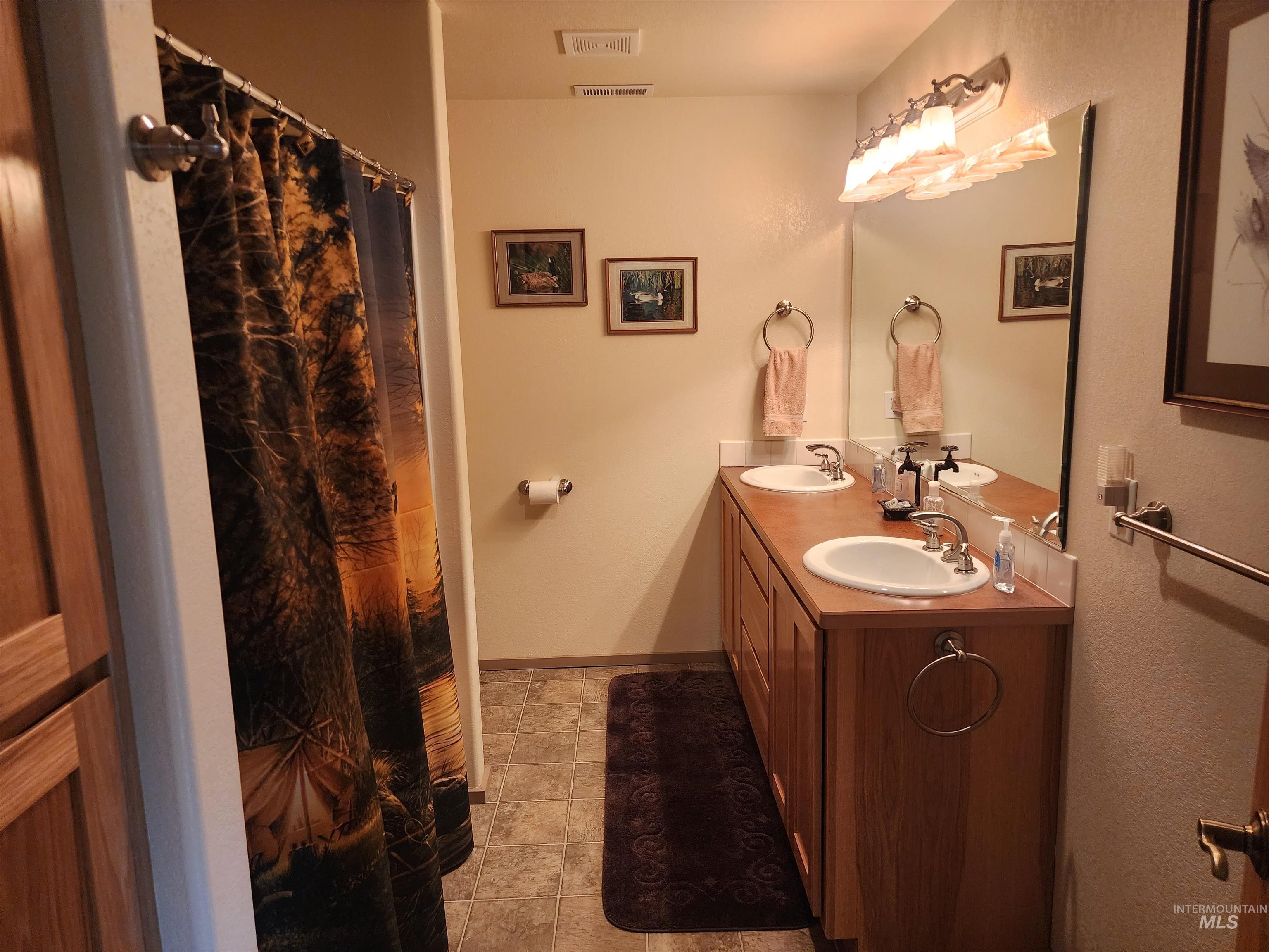 1073 Doumecq Road, White Bird, Idaho 83554, 3 Bedrooms, 2.5 Bathrooms, Residential For Sale, Price $649,000, 98945157