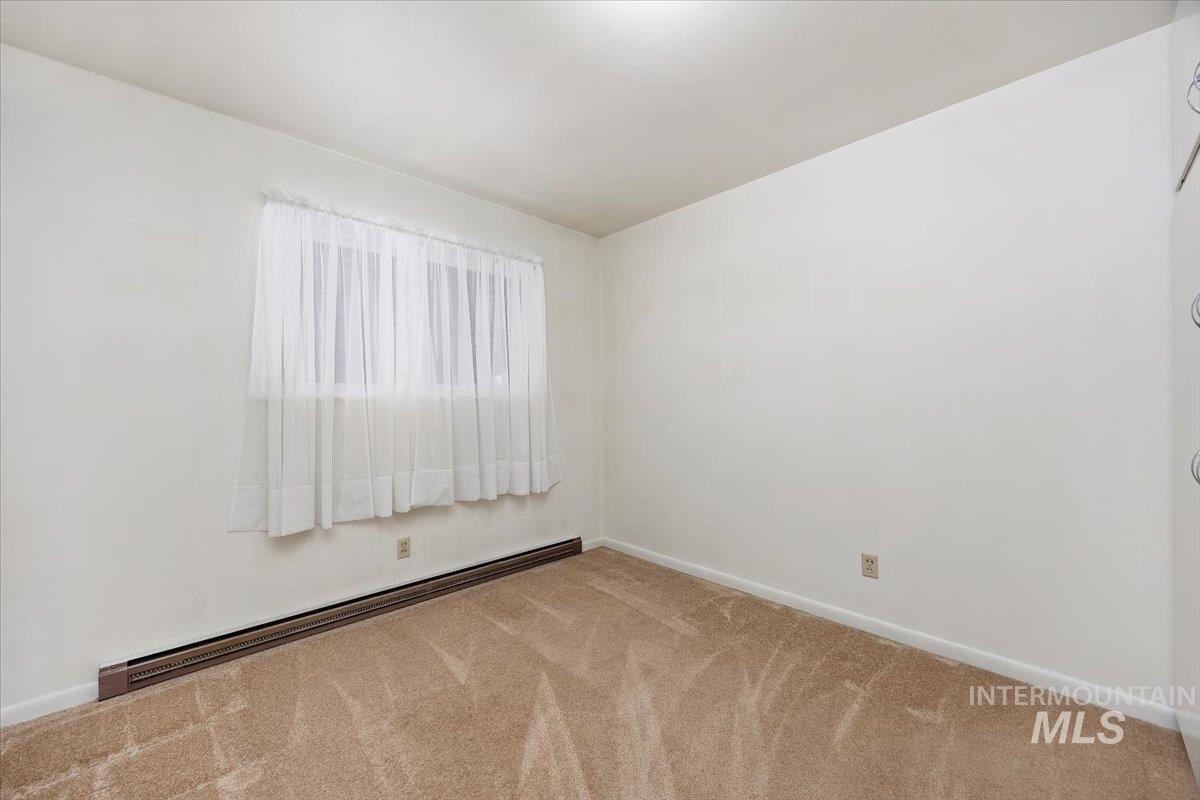 371 DuBois, Twin Falls, Idaho 83301, 5 Bedrooms, 1 Bathroom, Residential For Sale, Price $334,000, 98945252